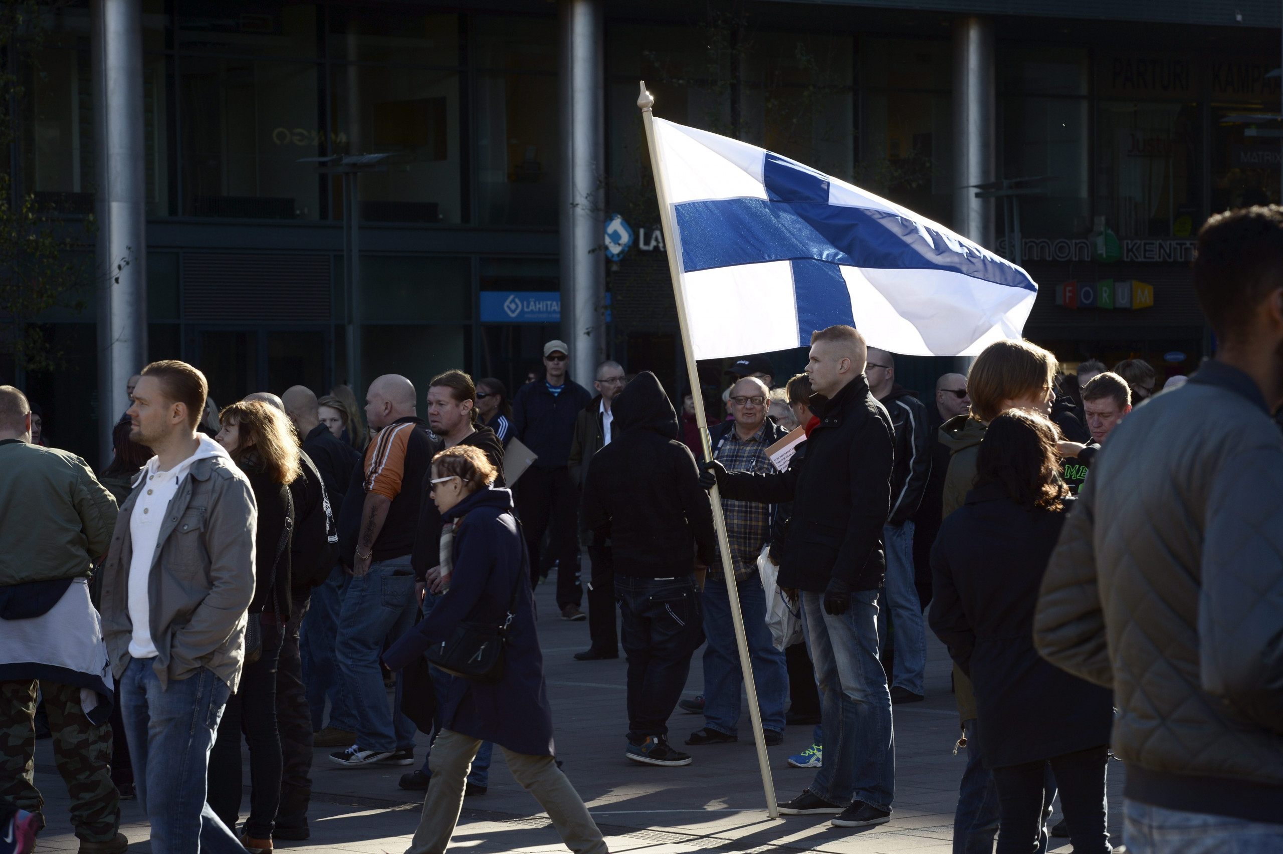 Ждут нападения. Протесты в Финляндии. Митинги в Финляндии. Правительство Финляндии. Хельсинки люди.