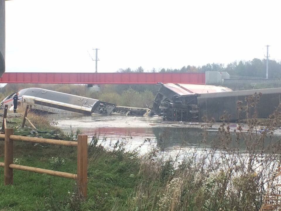 Kisiklott egy TGV tesztvonat Strasbourg mellett, legalább tizen meghaltak