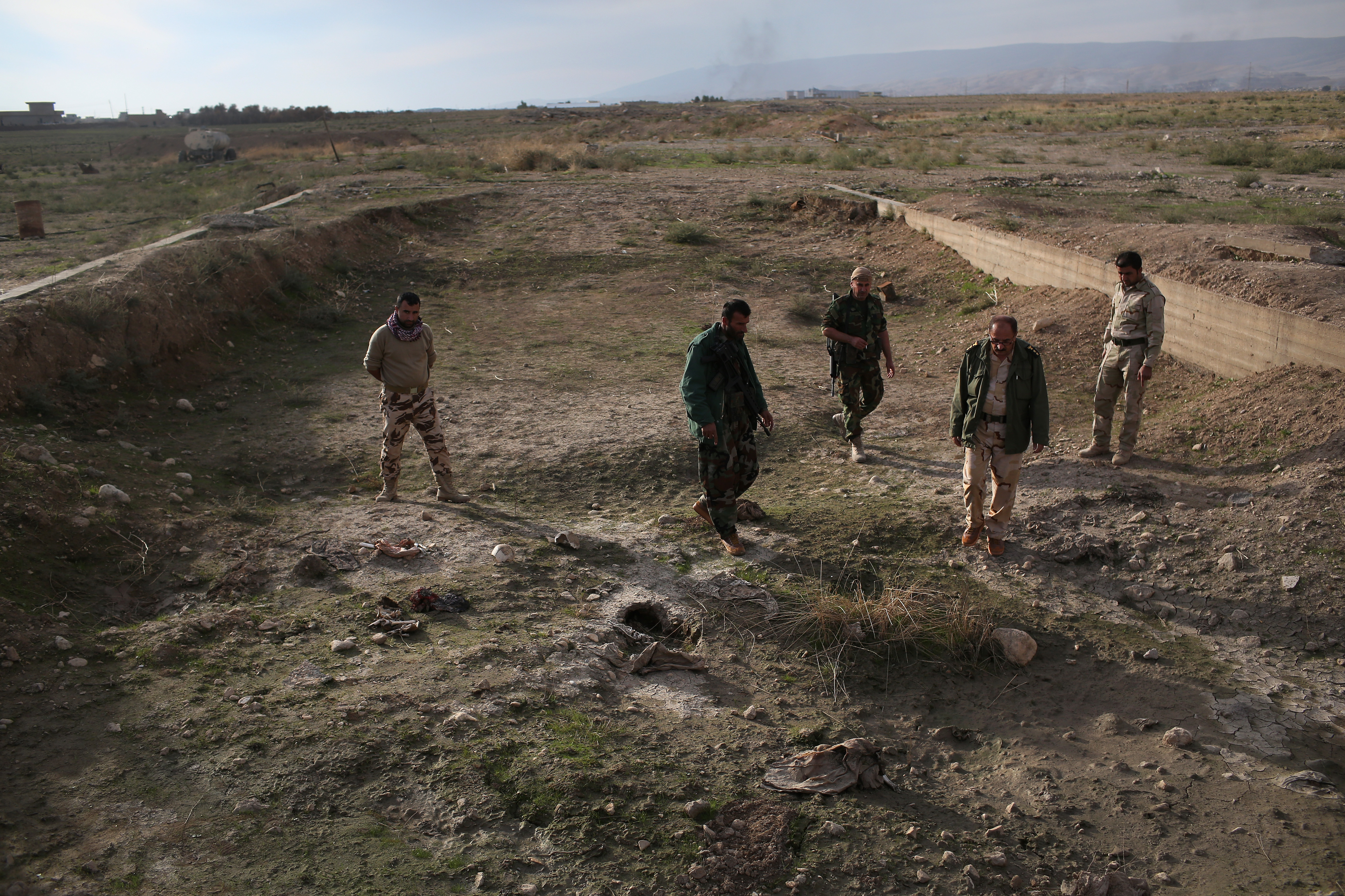 Több ezer embert temettek az ISIS katonái az eddig feltárt 72 tömegsírba
