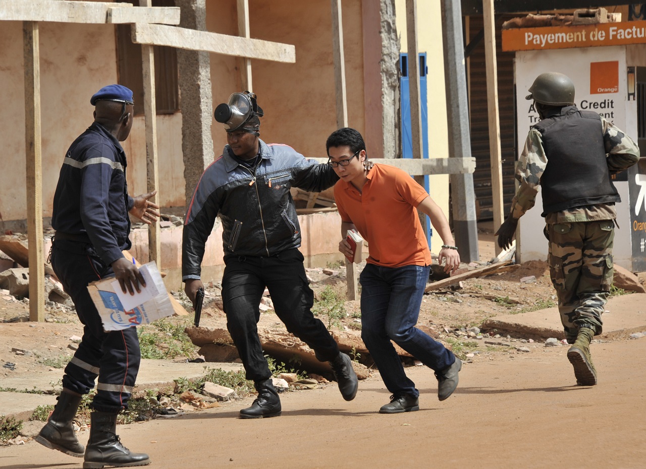 Legalább 27 halálos áldozata van a bamakói túszejtésnek