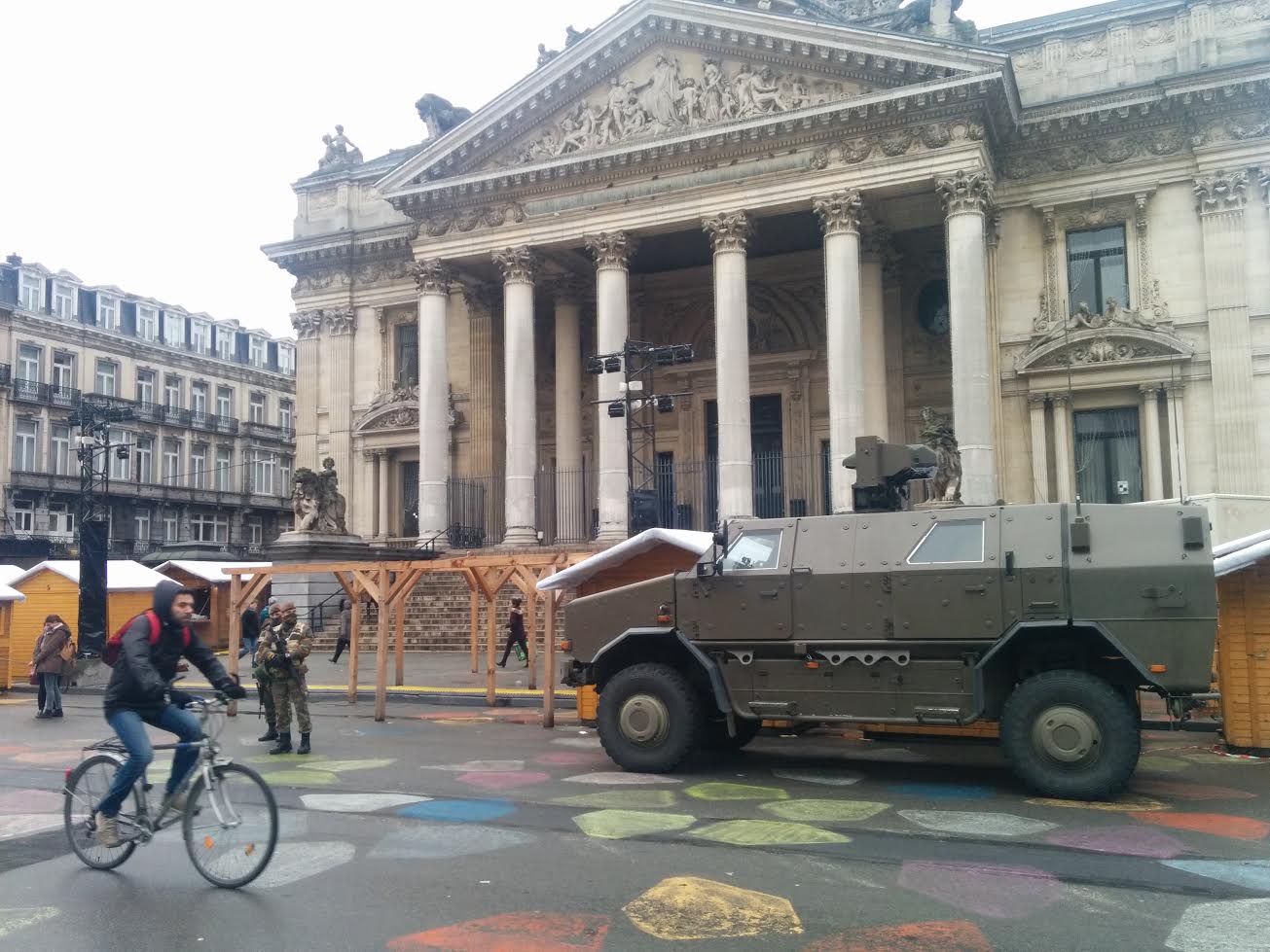 Orgia volt egy brüsszeli rendőrőrsön, miközben terroristákra vadásztak a belga fővárosban