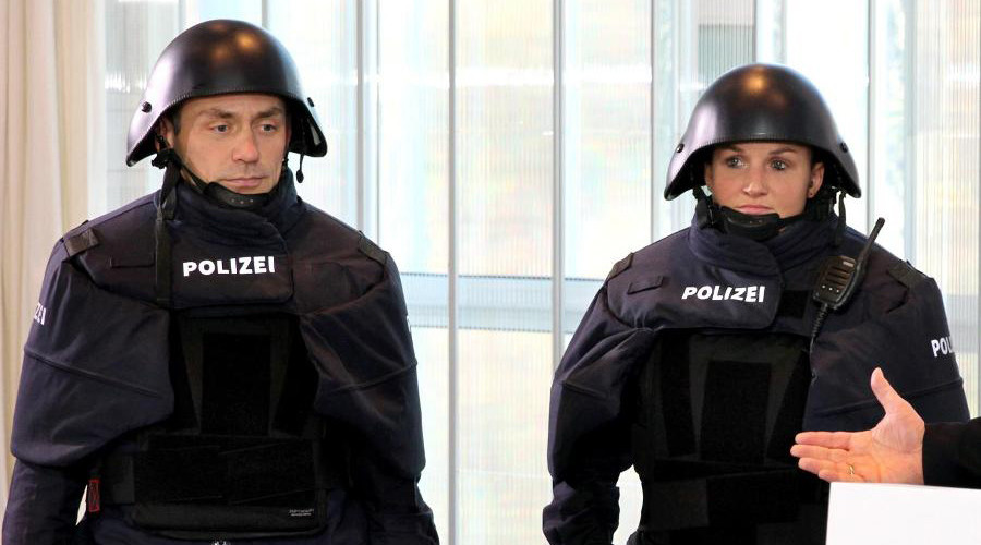 Darth Vader sisakját kapták meg a bajor rendőrök