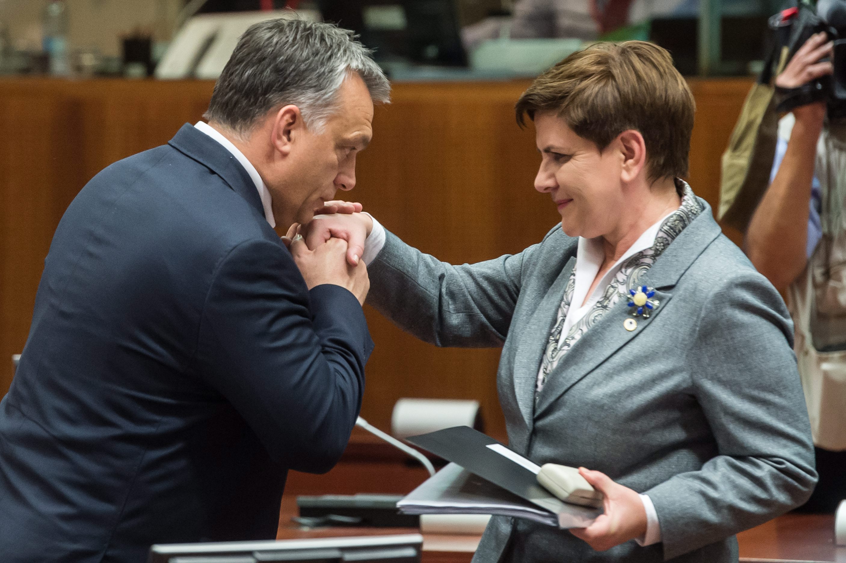 Orbán Viktor és Beata Szydlo egy 2015-ös brüsszeli csúcson. Fotó: MTI Fotó / Miniszterelnöki Sajtóiroda / Botár Gergely