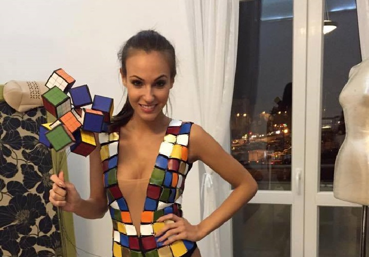 A világsajtó Nagy Nikoletta Rubik-kocka ruháján pörög