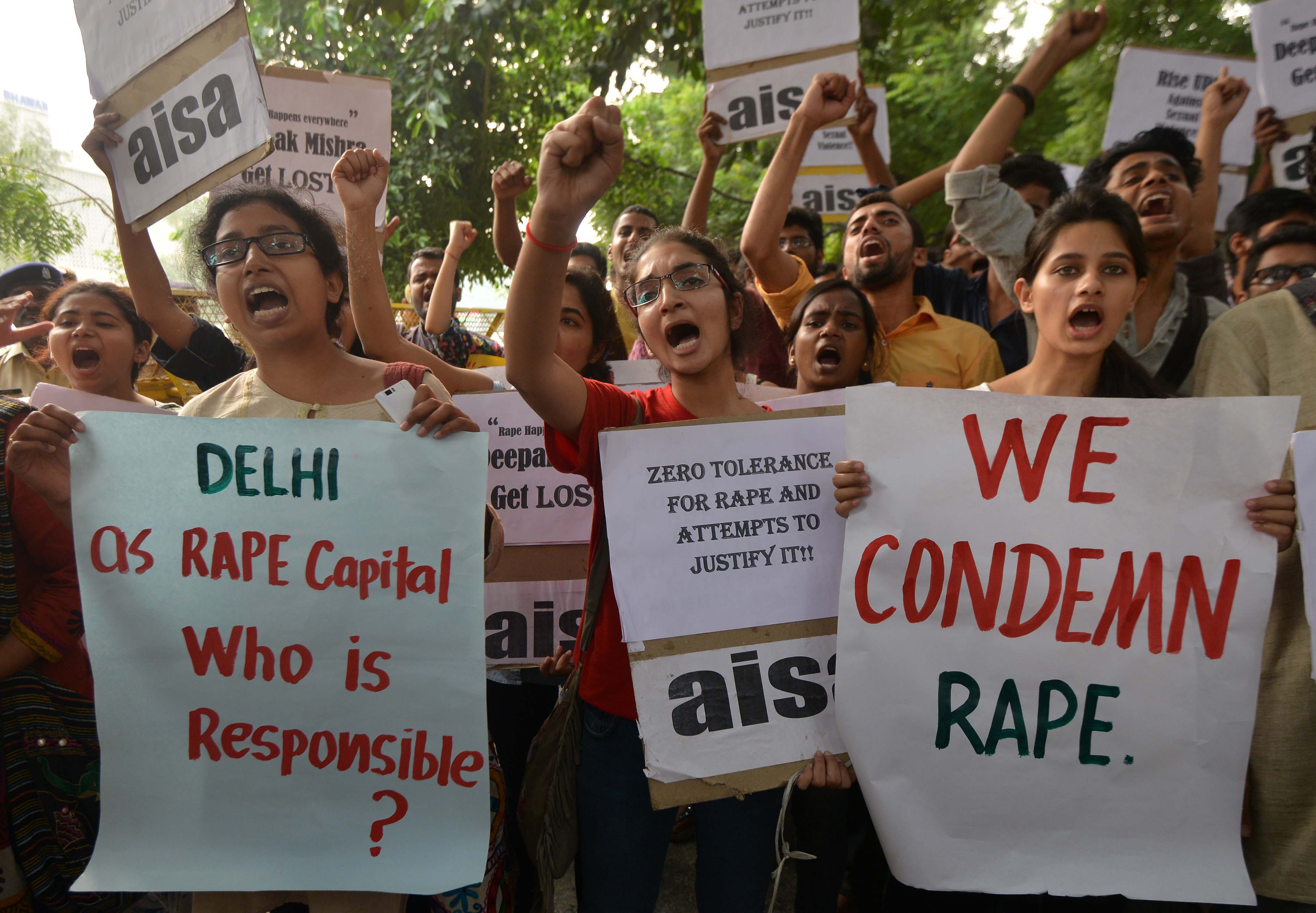Megszületett a megerőszakolt 10 éves indiai lány gyereke