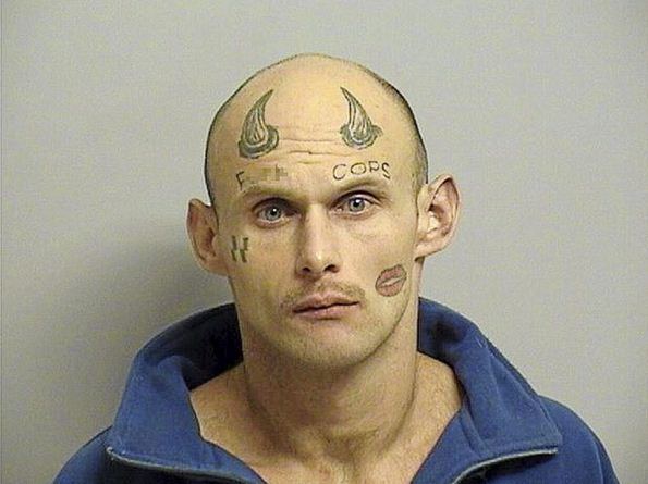 Fuck cops – tetováltatta a homlokára a férfi, akit letartóztattak a rendőrök