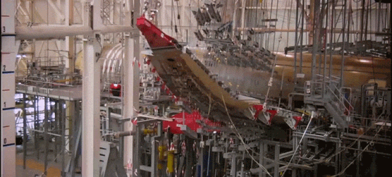 Rettegők kérték: ilyen csodásan tesztelik az Airbusök szárnyait a gyárban