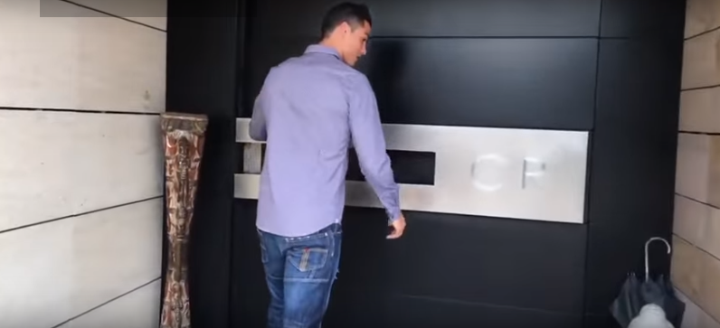 Körbejártunk Christiano Ronaldo házát és bőszen jegyzeteltünk