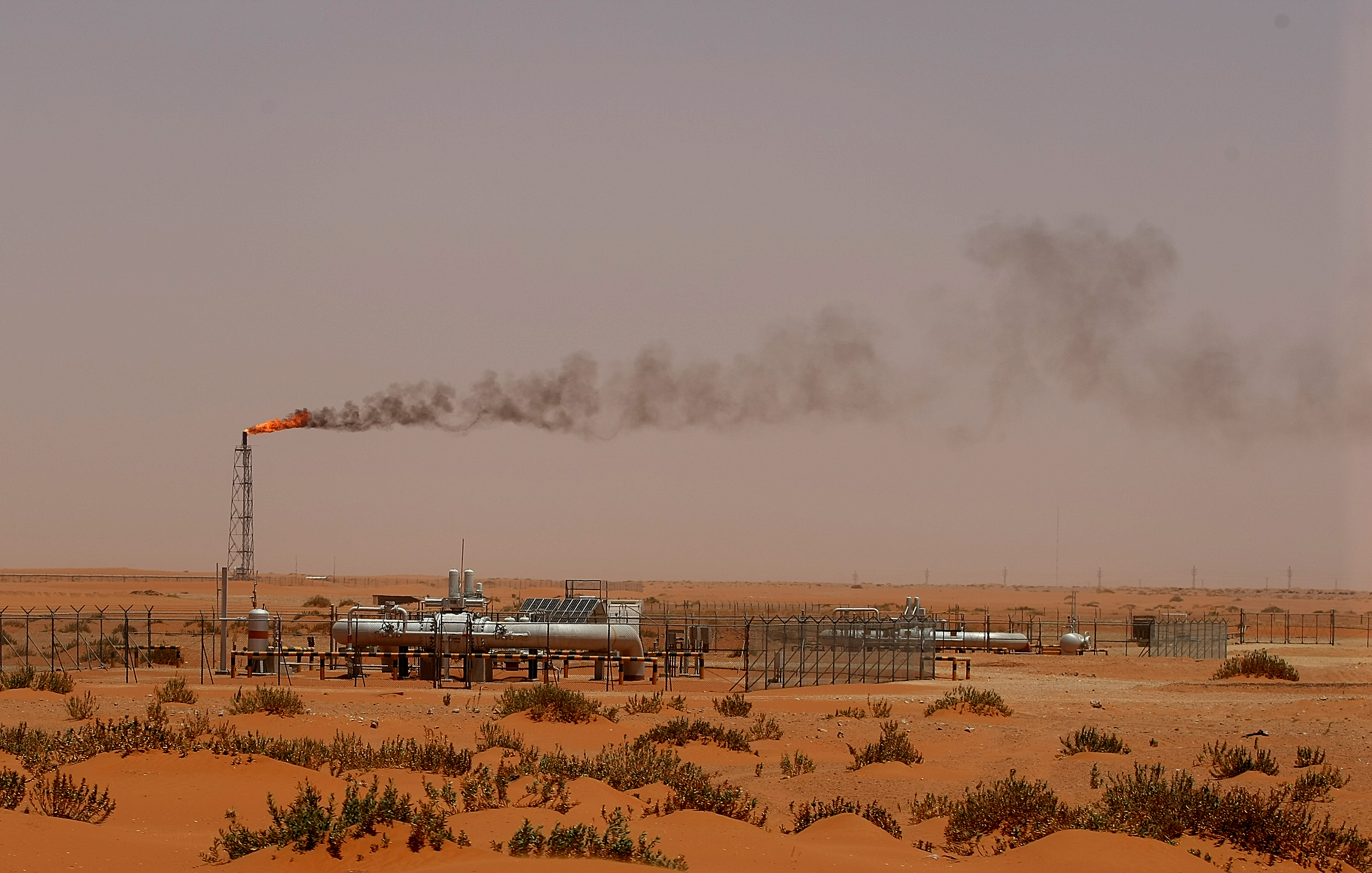Szaúd-Arábia hajlandó felpörgetni az olajtermelést, ha úgy alakul