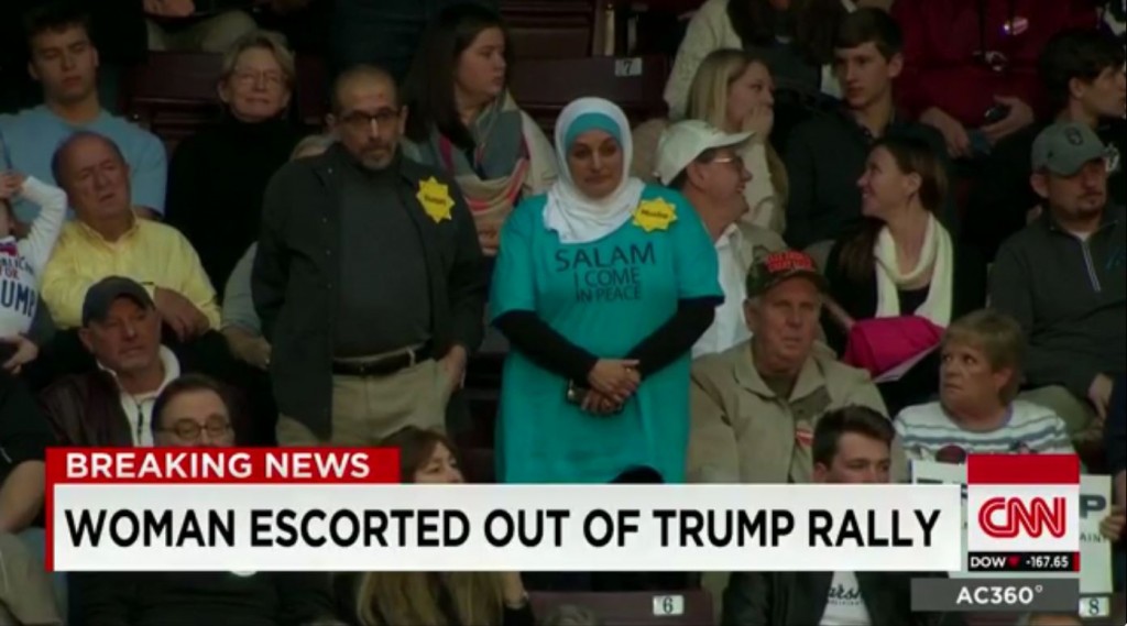 Kivezettek egy muszlim nőt Donald Trump gyűléséről