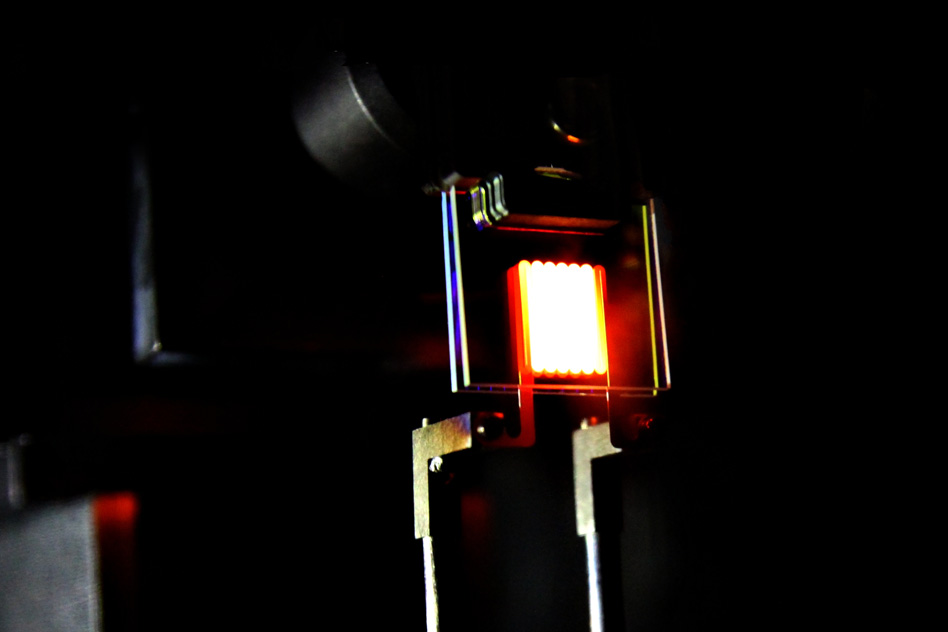 Visszatérhet az izzólámpa, mint a LED-nél is takarékosabb fényforrás