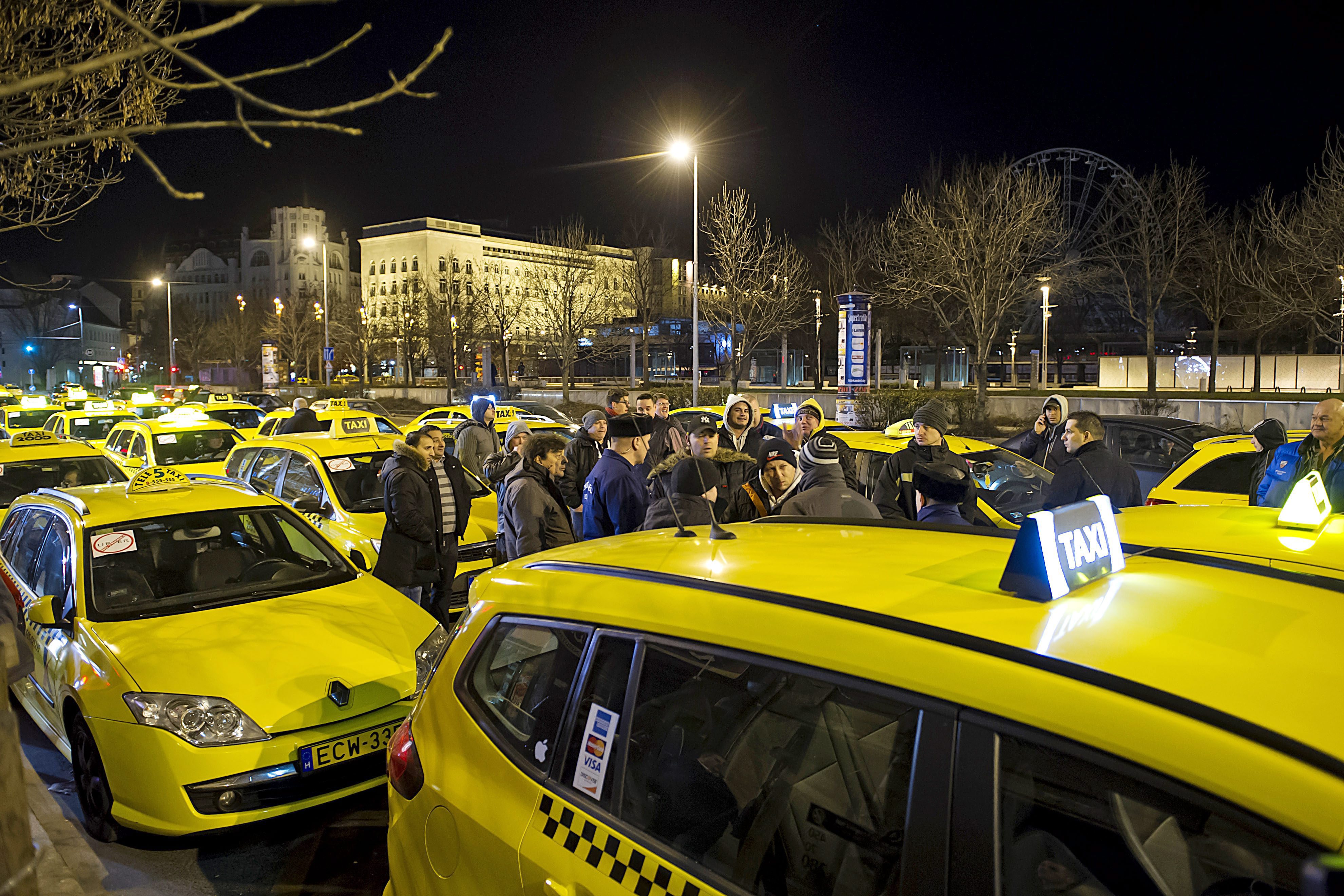 Folytatódik a taxis forgalomlassítás