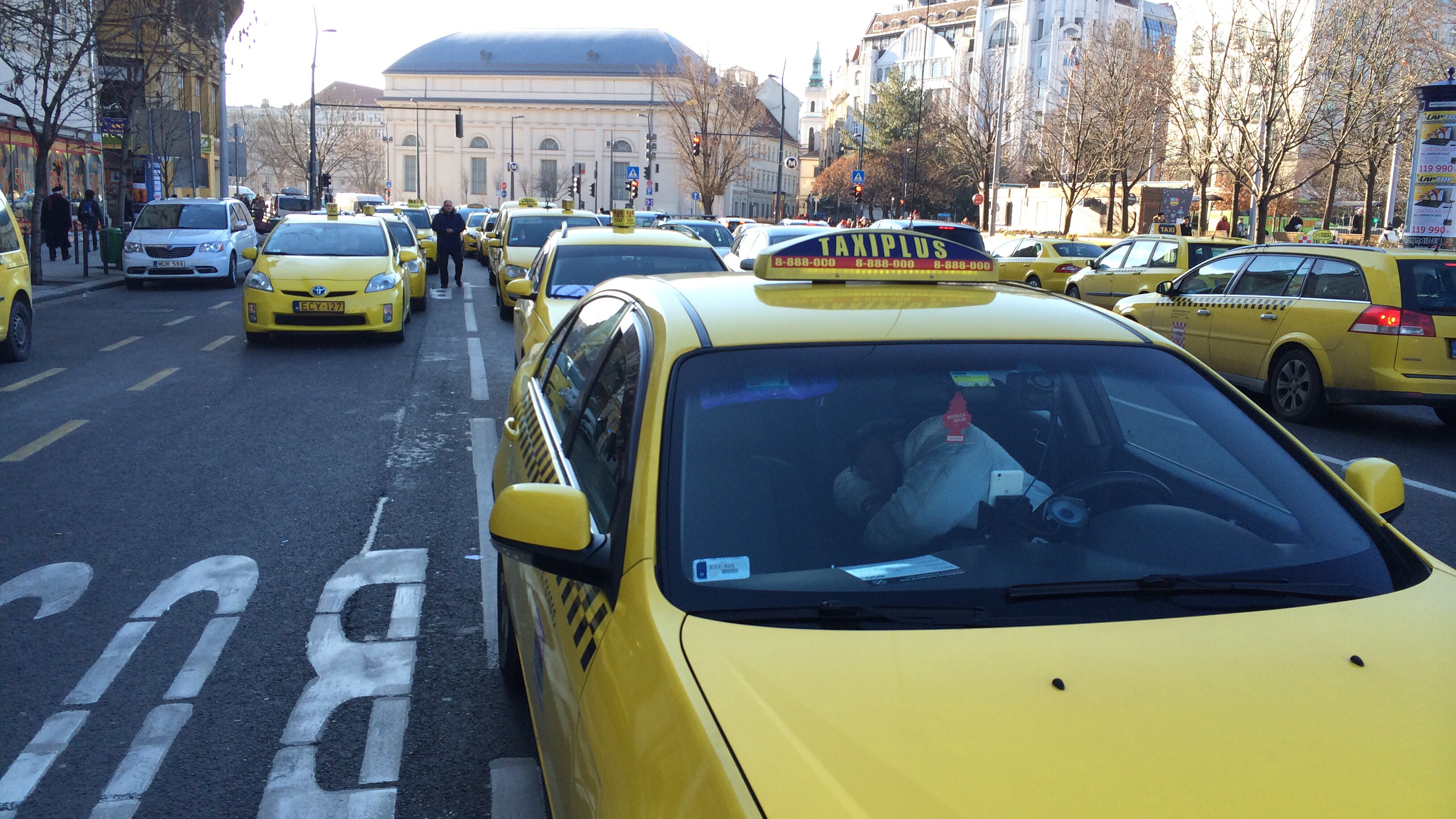 Egy elcsípett párbeszéd a taxitüntetés szervezői között