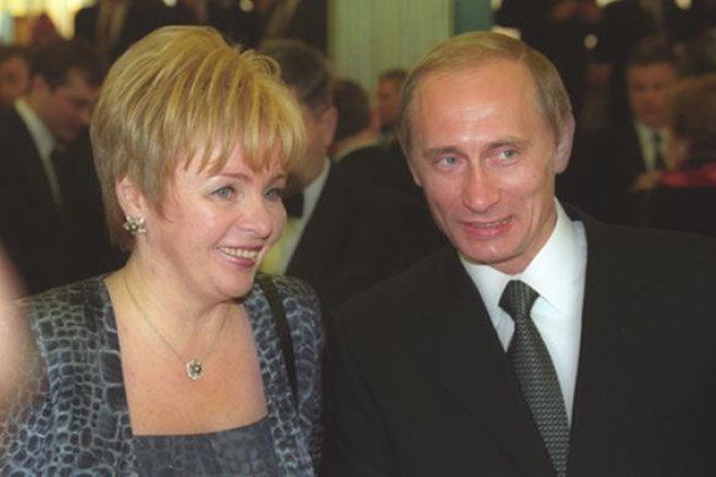 Putyin volt felesége nevet változtatott, és a jelek szerint összejött egy 37 éves férfival