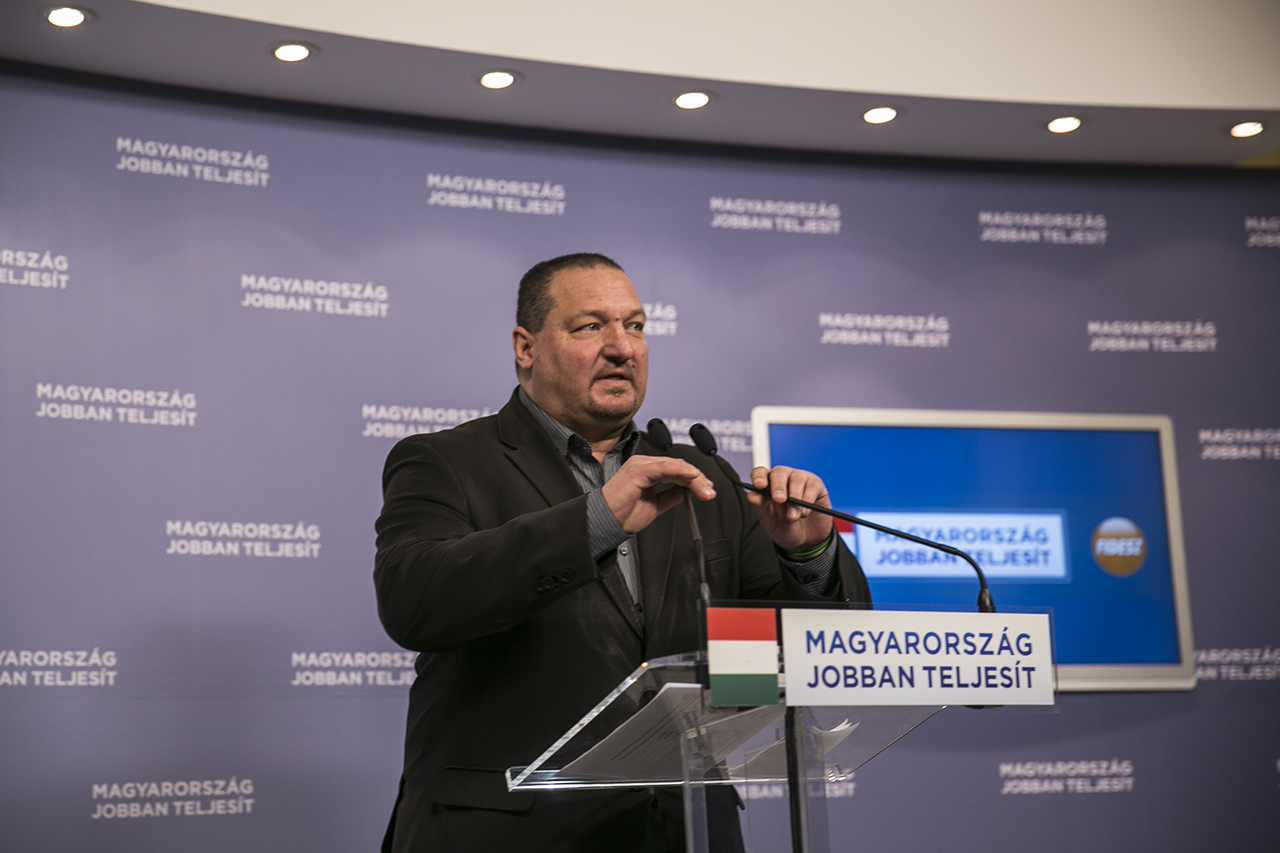 Németh Szilárd szerint Magyarország azért különös hely, mert itt az ellenzék van tele korrupciós ügyekkel, nem pedig a hatalmon lévő pártok