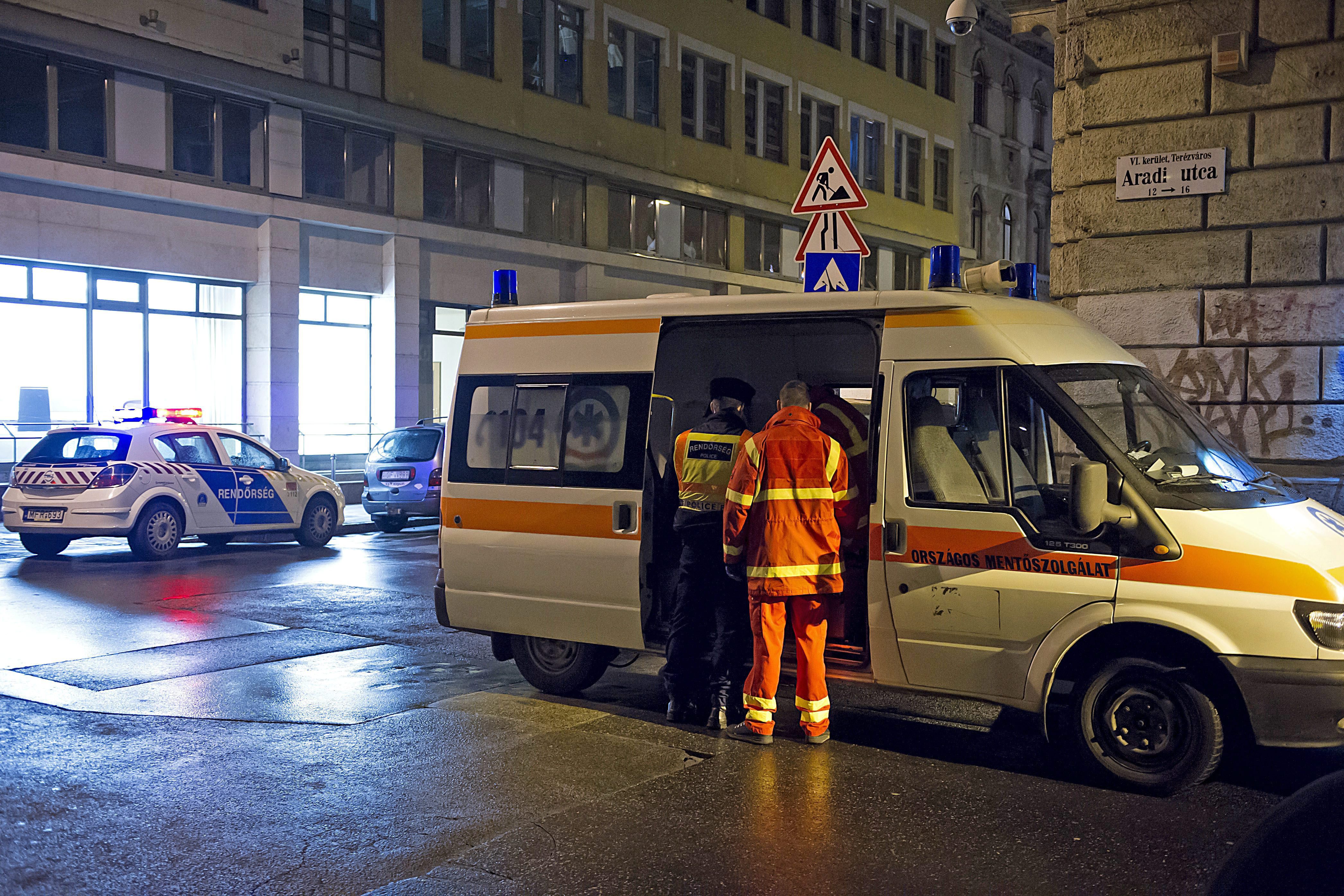 Négy órán át passzolgatták a budapesti kórházak az elrepedt főütőerű beteget