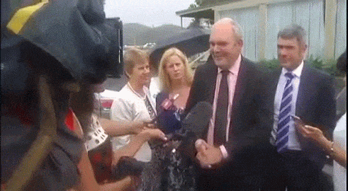 Rózsaszín dildóval dobtak arcon egy új-zélandi politikust