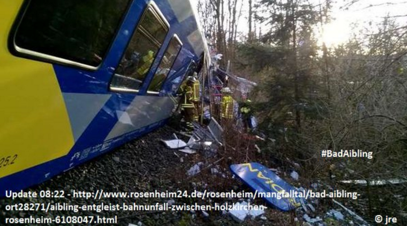 Frontálisan ütközött két vonat Bajorországban