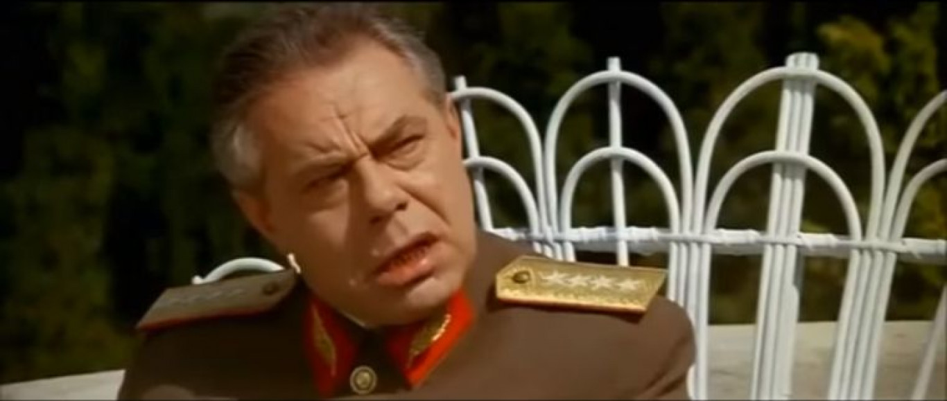Az Újpest-szurkoló Orbán család ügyesen kitrollkodta, hogy a Fradi a Gazprom nevével a mellén, véres mezben legyen kénytelen játszani
