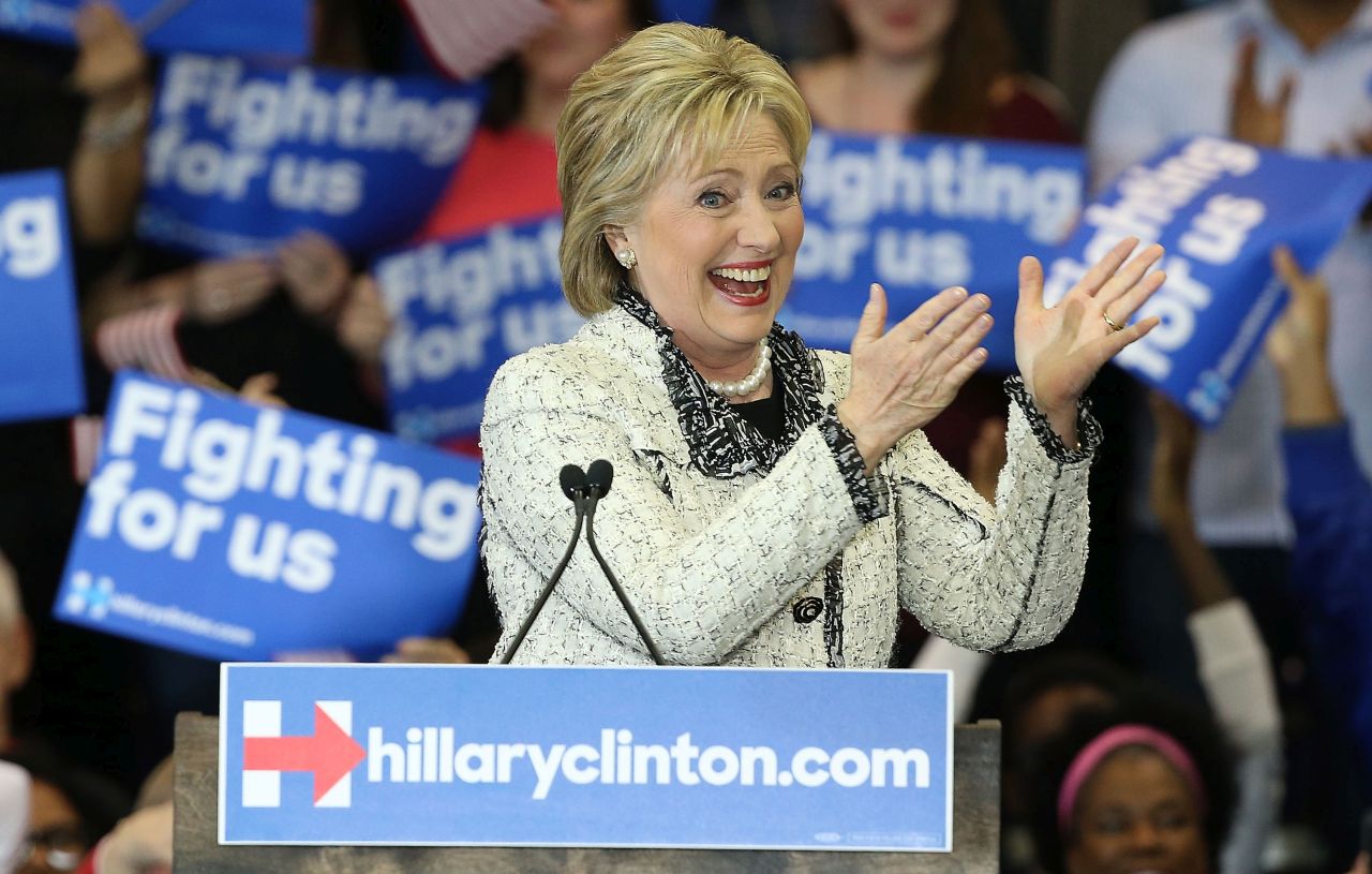 Egy kampánycsoport 1 millió dollárt költ arra, hogy a Hillary Clintont kritizáló kommentelőkkel vitatkozzon