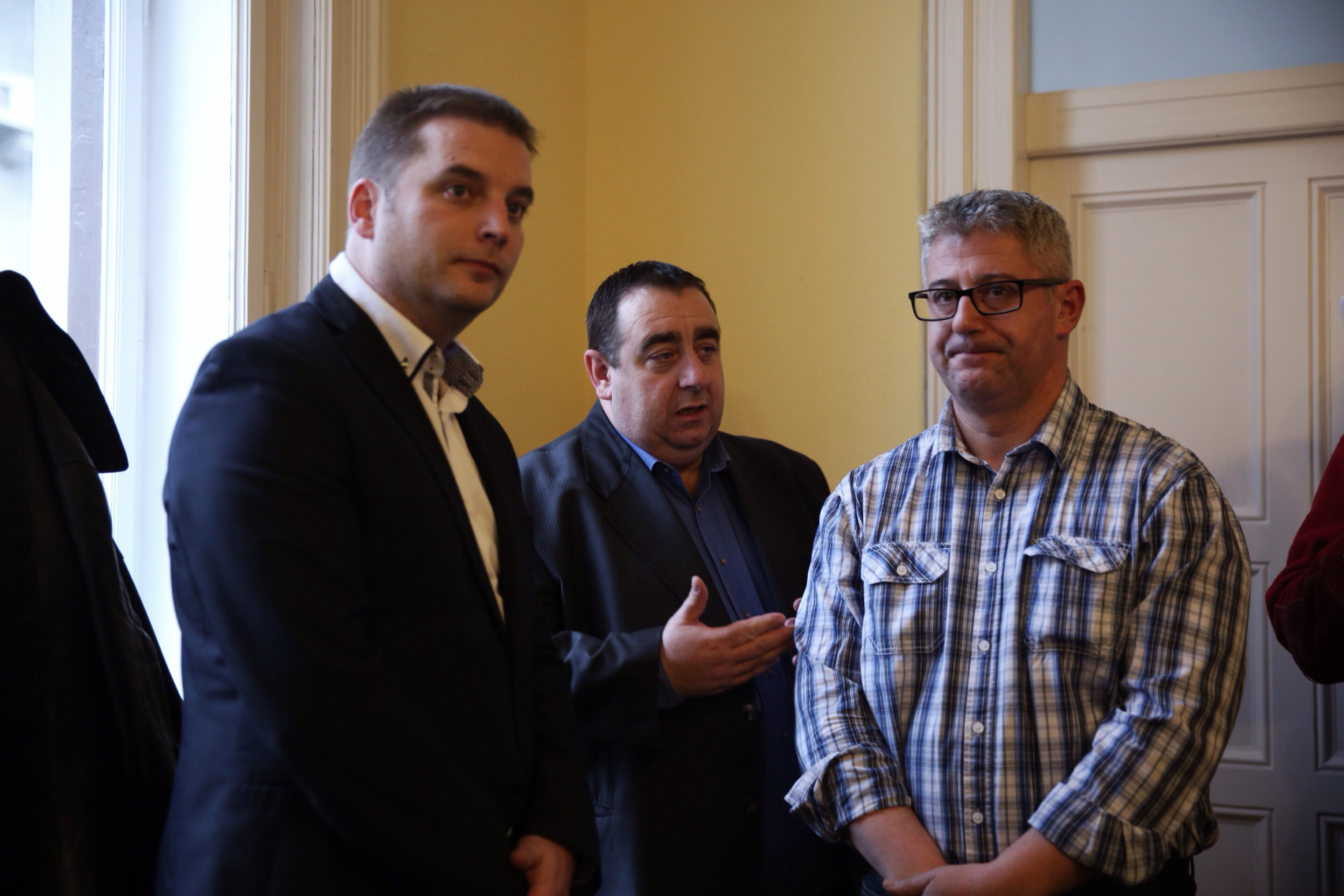 Kivonult a rendészeti bizottság üléséről az MSZP és a DK, mert a Fidesz nem vette napirendre az MTVA-ban történt erőszak és Gruevszki ügyét