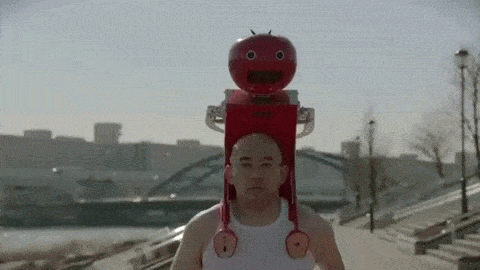 Íme Tomatan, a 8 kilós japán robot, aki a nyakadban ül futás közben és paradicsommal etet