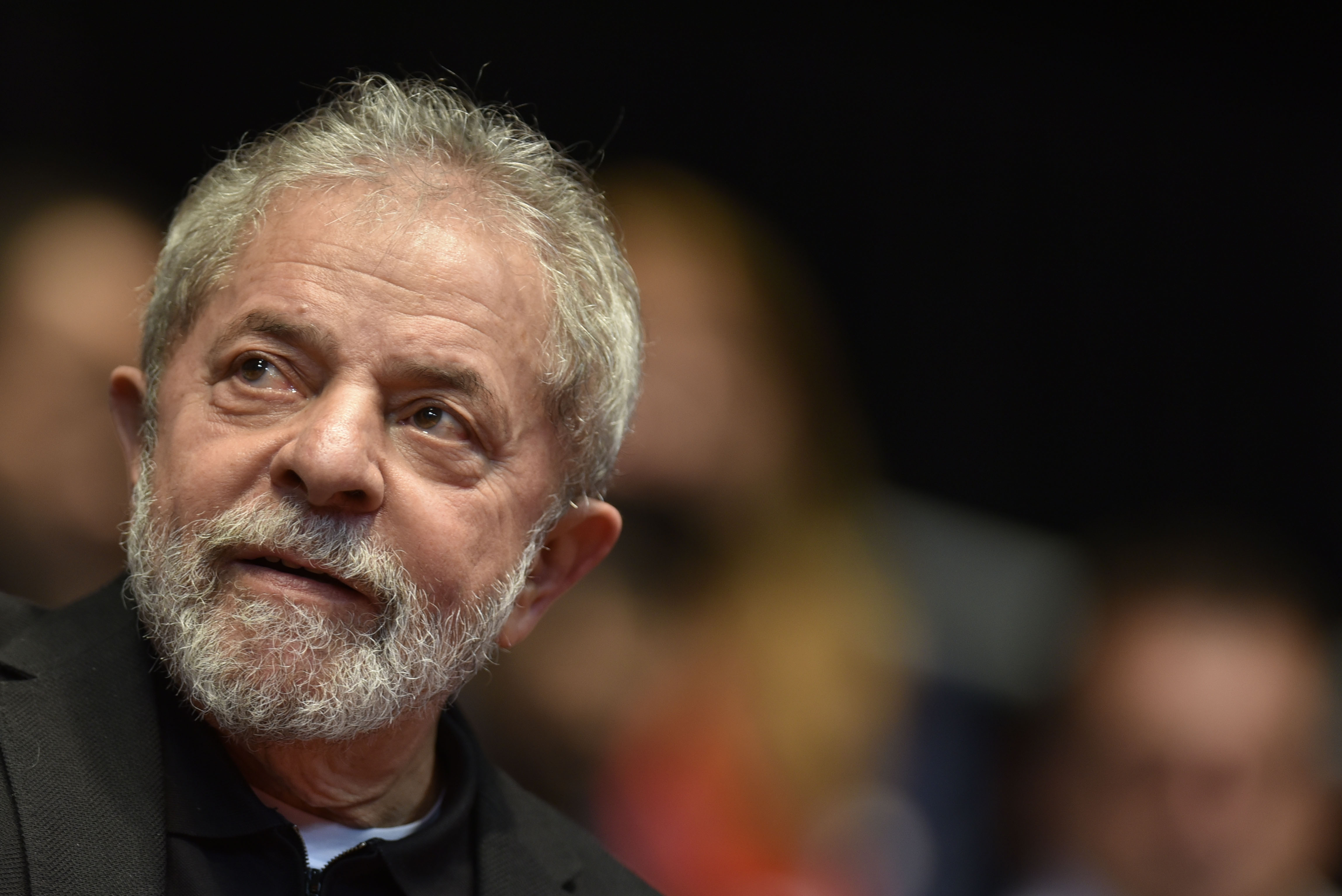 Megszállták a rendőrök Lula otthonát