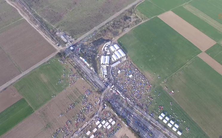 Drónfelvétel az idomeni menekülttáborról
