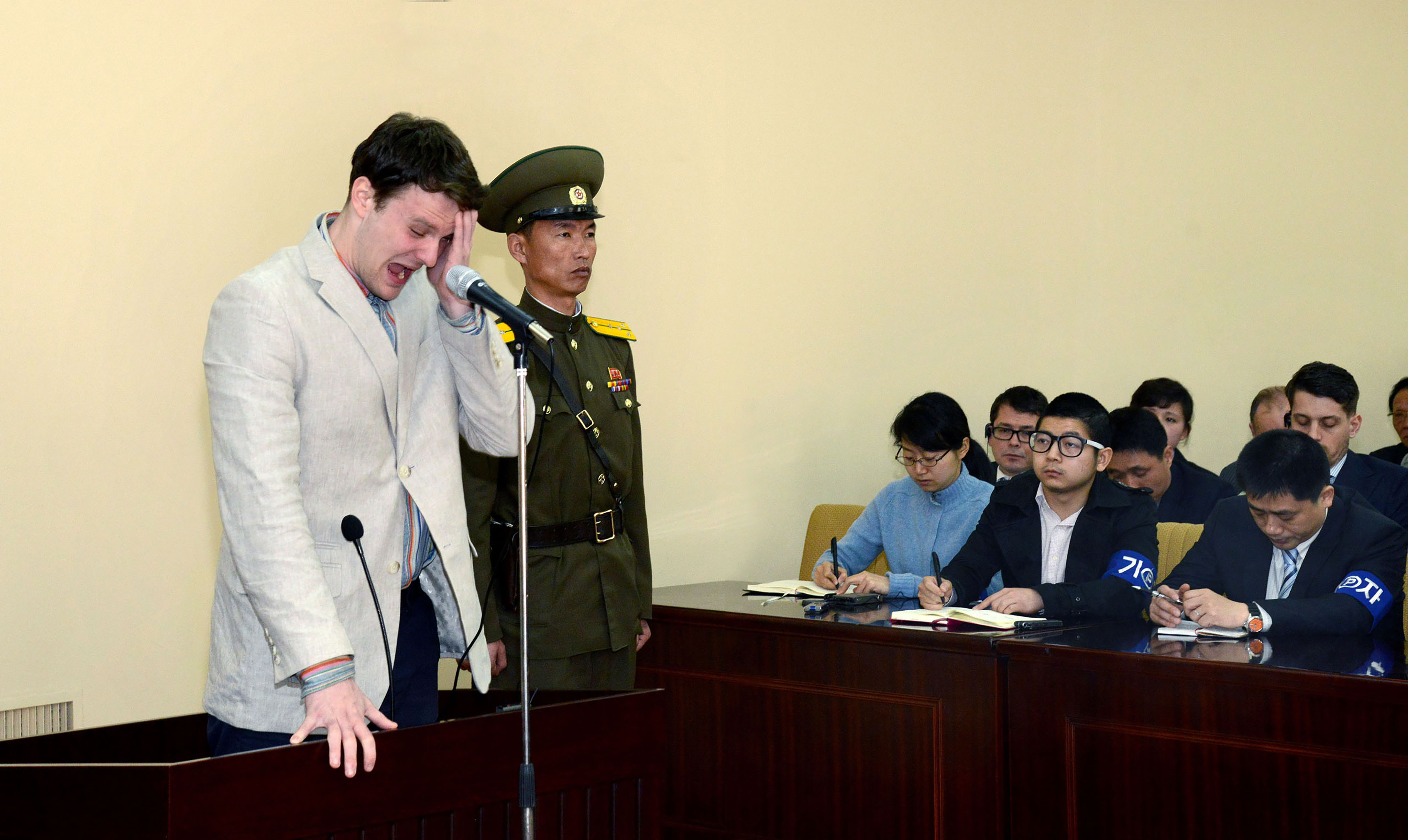 Fred Warmbier szerint a fia azért esett kómába, mert Észak-Koreában brutálisan megverték