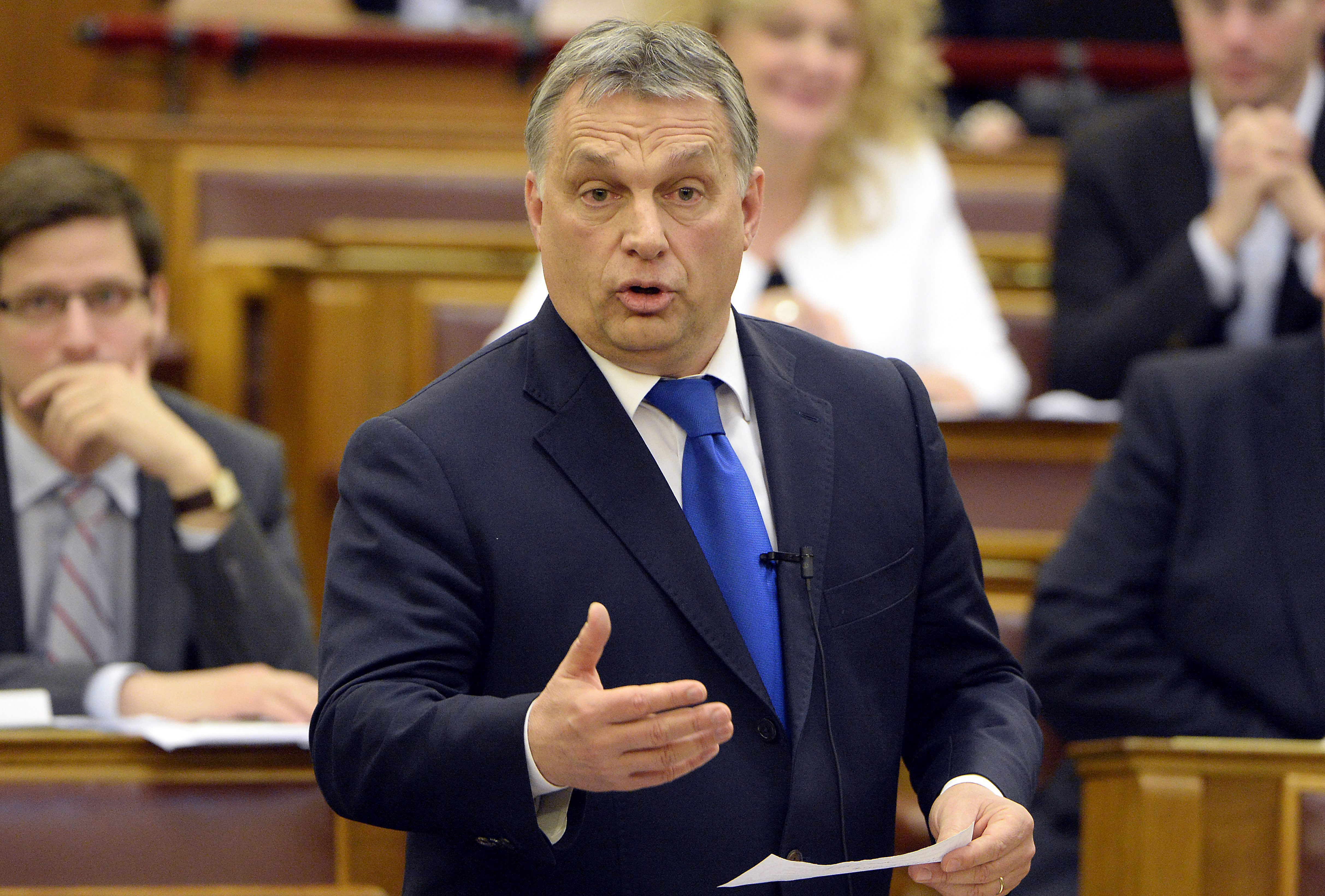 Hallgassa meg, ahogy Orbán Viktor a szívére veszi, amikor korrupcióval gyanúsítják!