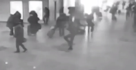 Kamu a videó a brüsszeli reptéri robbantás pillanatáról