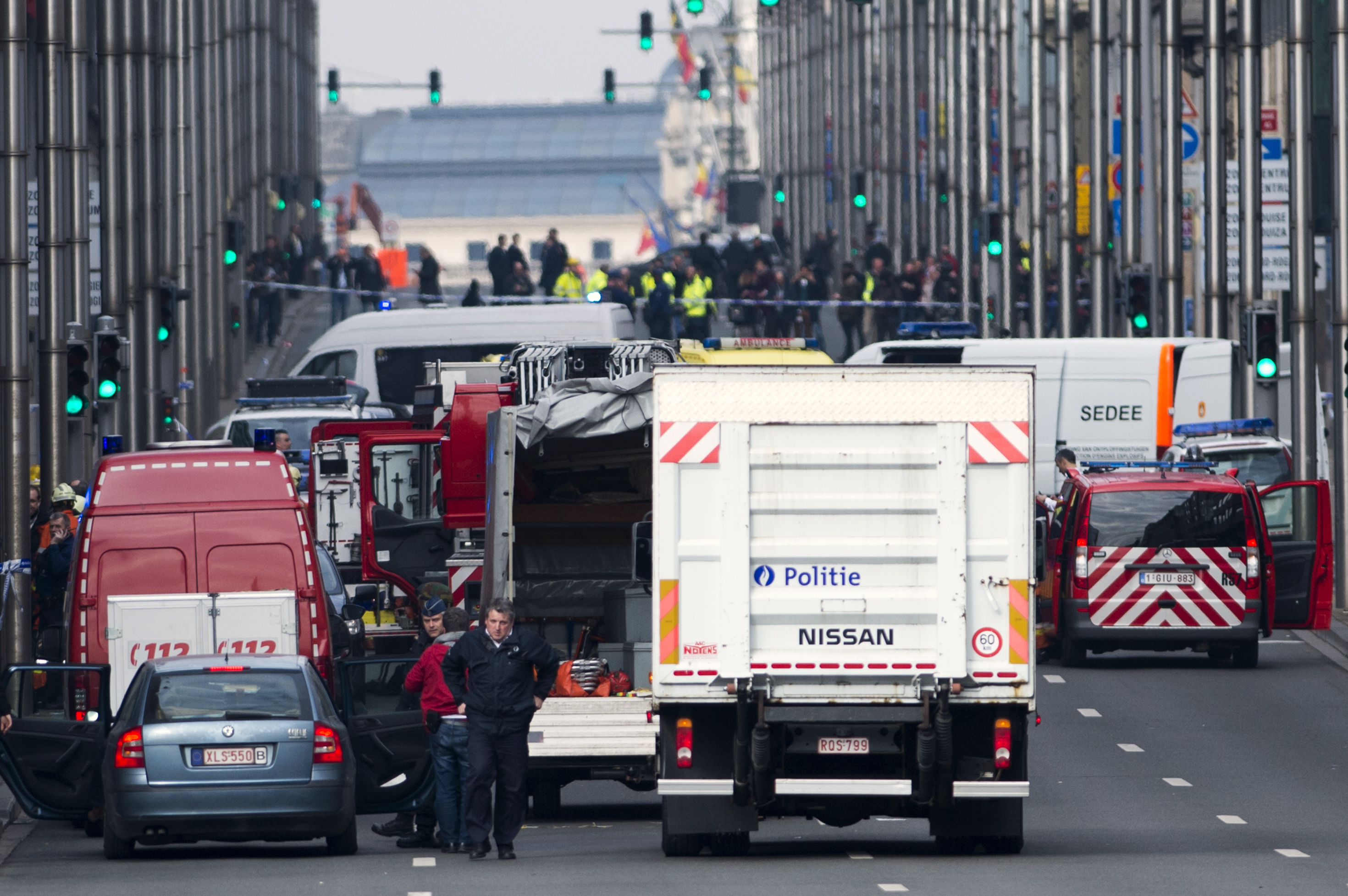 A párizsi terrortámadás merénylője bevallotta, hogy egy kávéházban kellett volna felrobbantania magát