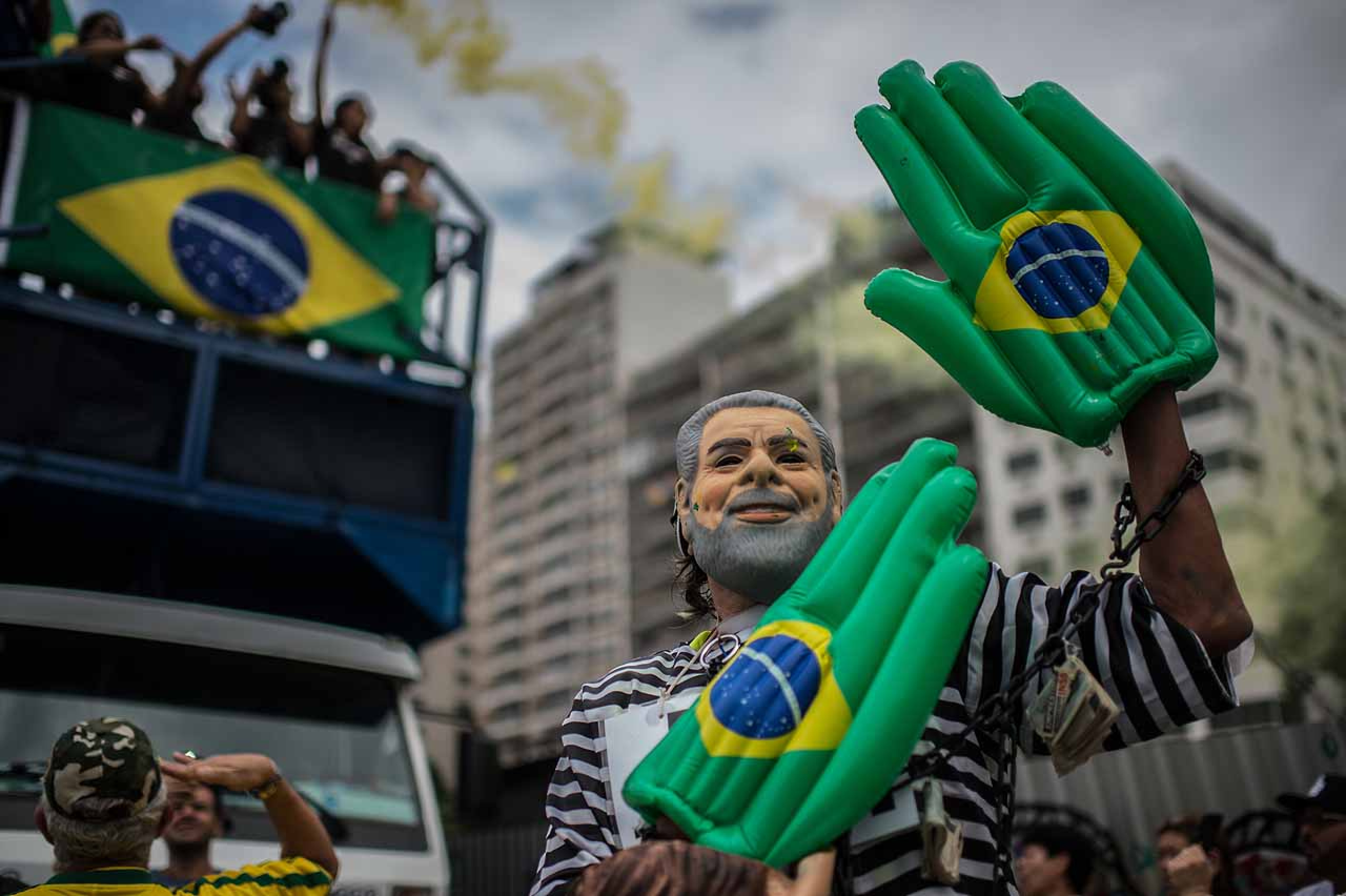 Жизнь латинской америки. Партии Бразилии. Правительство Бразилии. Приветствие бразильцев. Демократия в Латинской Америке.
