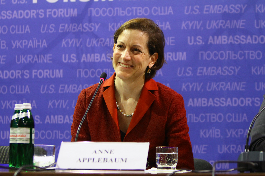 "Orbánt nem érdekli a megoldás, csak a saját hasznát keresi" - Anne Applebaum a 444-nek