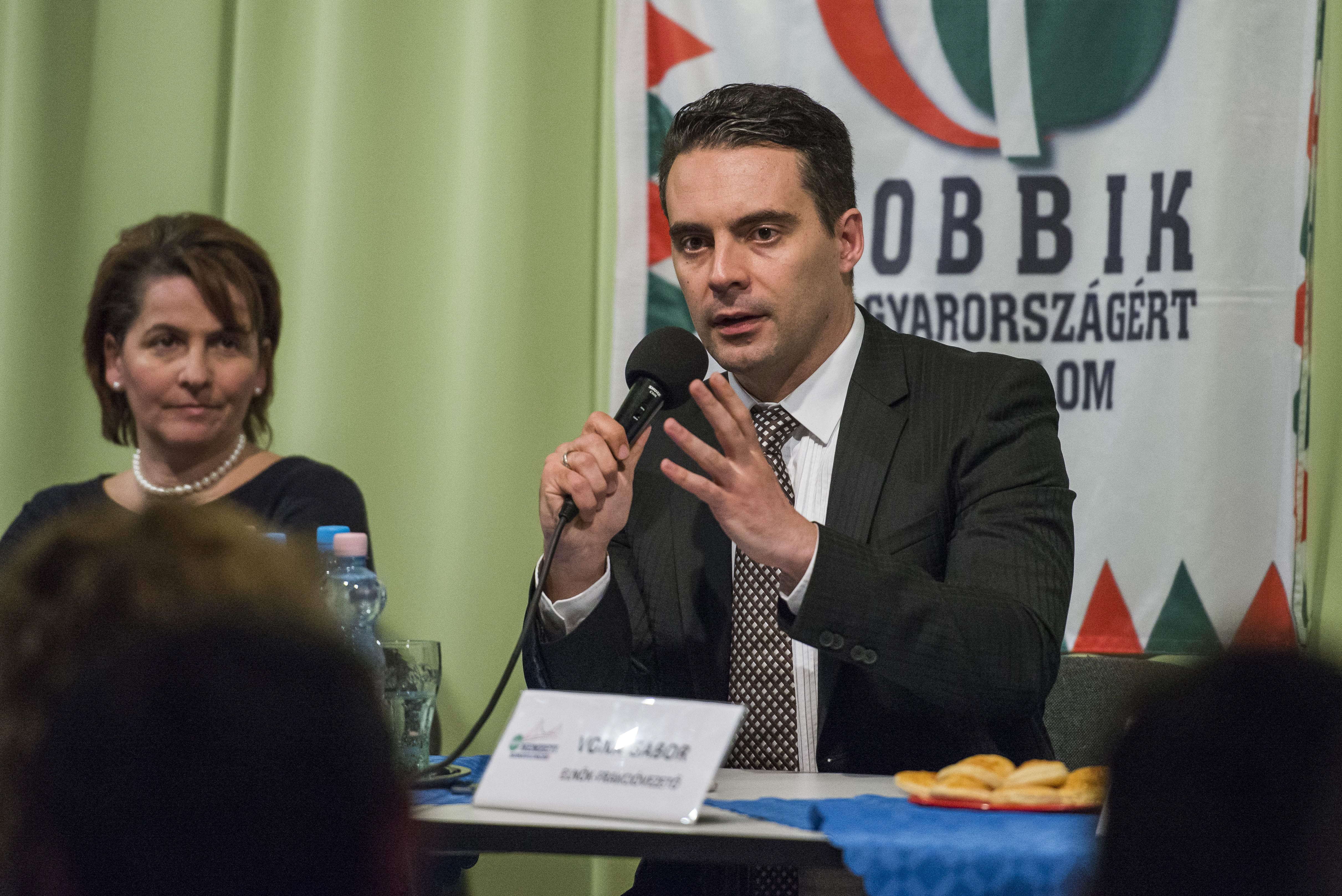 Vona Gábor állítólag kiszórná Novák Elődöt és a radikálisokat a Jobbik elnökségéből