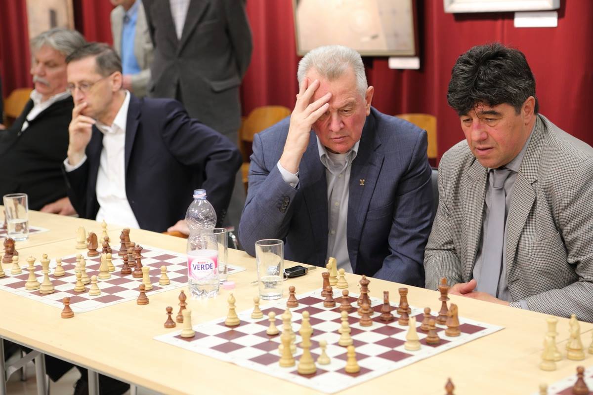 A fideszes jelölt melletti kampányrendezvénnyé vált a tiszaszigeti nemzetközi sakkverseny díjátadója
