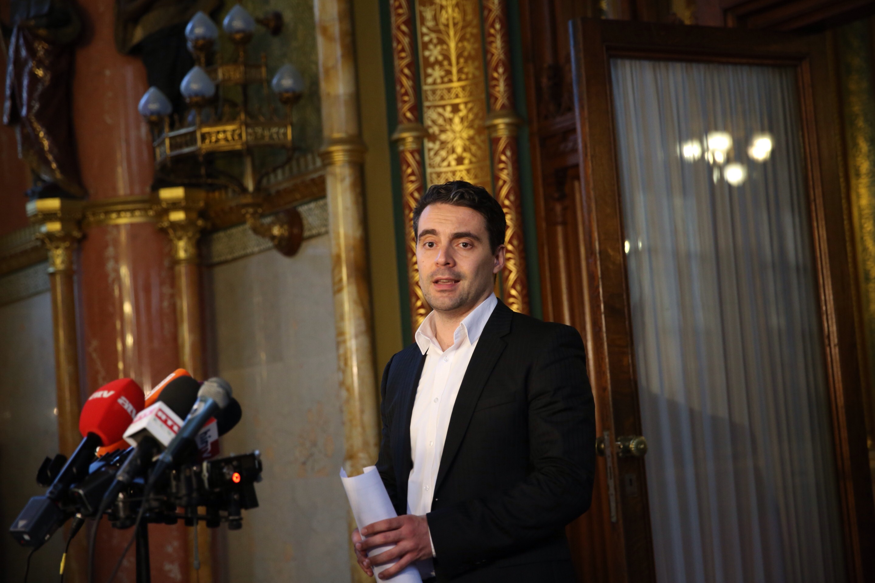 Népszavazás helyett alkotmánymódosítást kezdeményez kvótaügyben a Jobbik