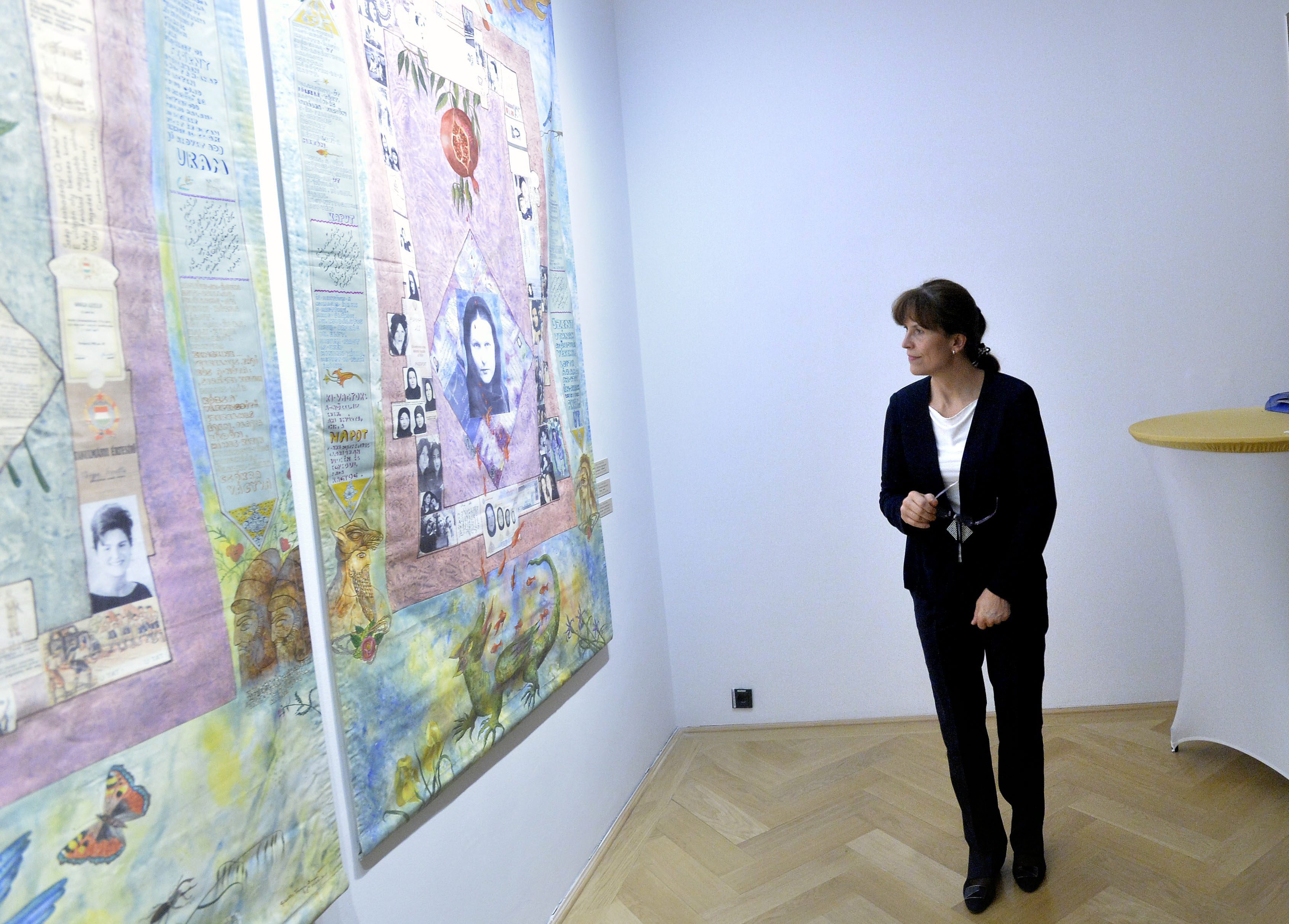 Lévai Anikó nyitott meg egy kiállítást a Várkert Bazárban