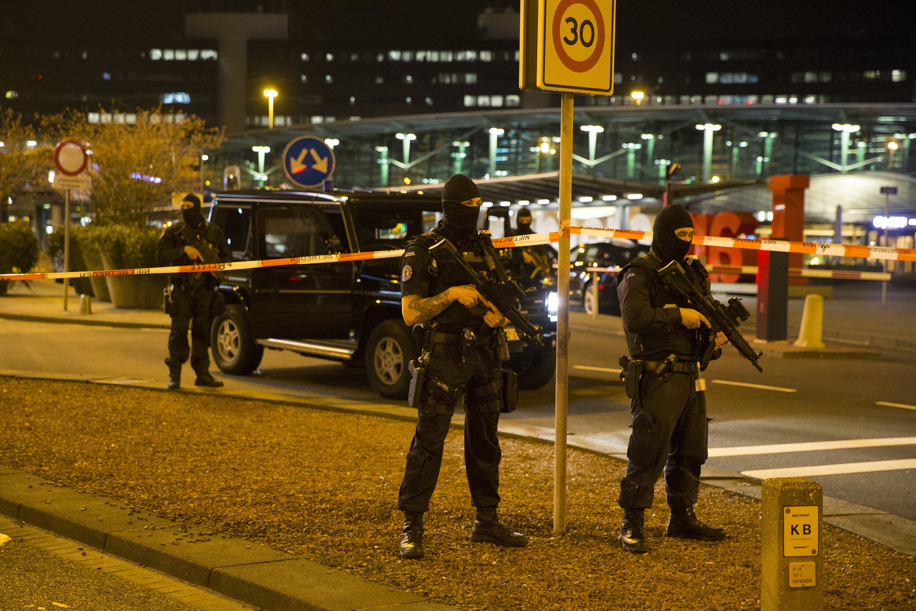 Egy részeg lengyel miatt kellett terrorriadót tartani az amszterdami reptéren