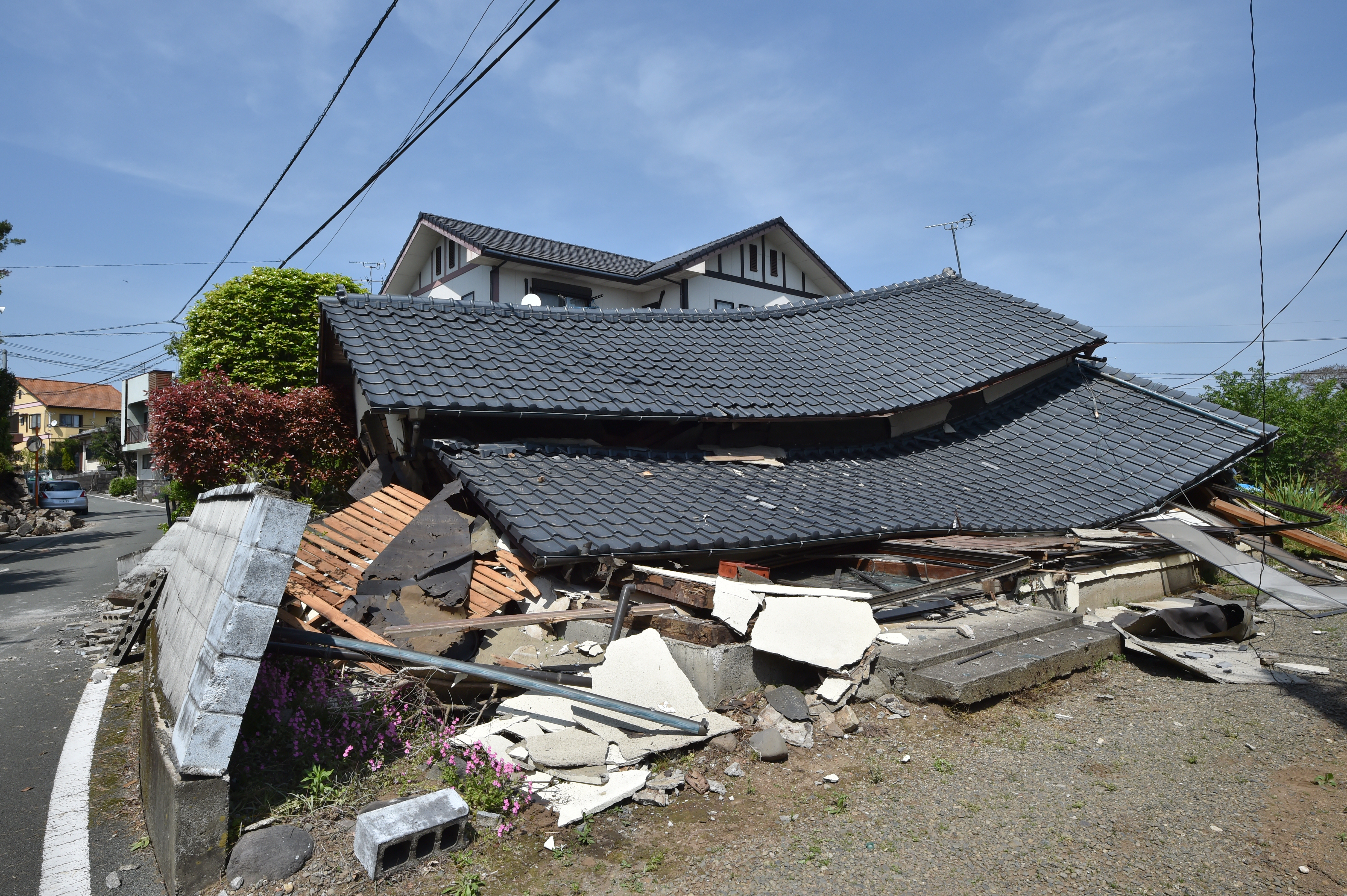 A csütörtökieknél is erősebb földrengés rázta meg Japánt