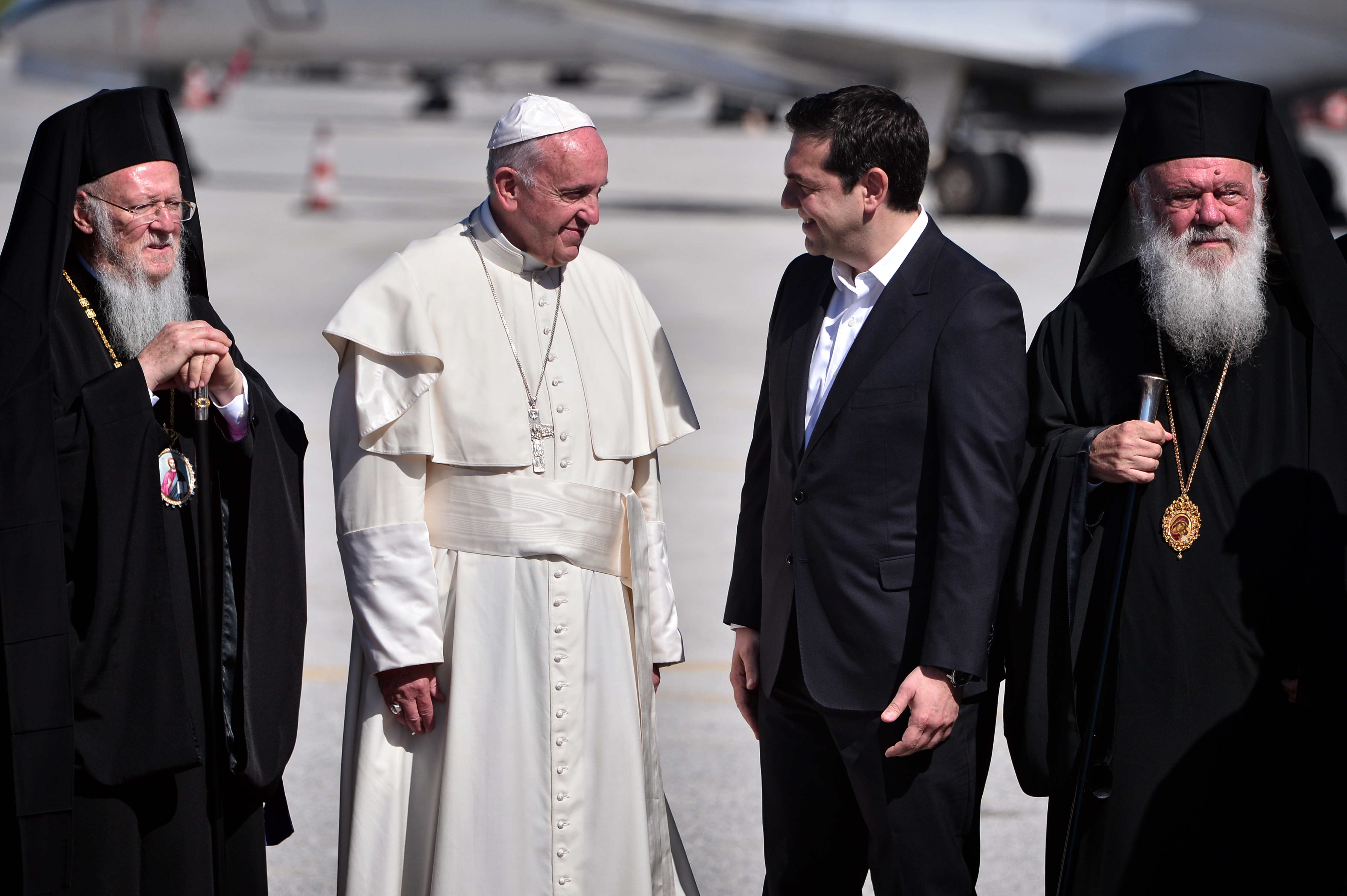 Megérkezett a pápa Leszboszra, ahol menekülteket fog látogatni a konstantinápolyi pátriárkával és Athén püspökével