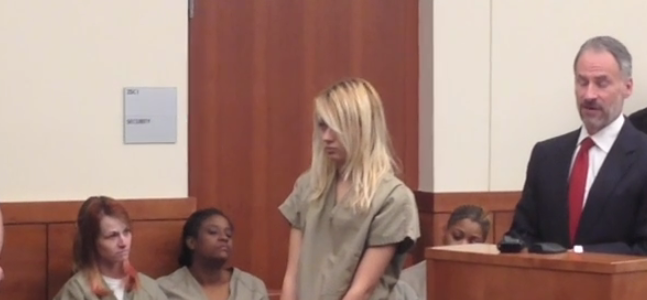 Bíróság elé állt a 18 éves tinédzser lány, aki élőben streamelte a barátnője megerőszakolását