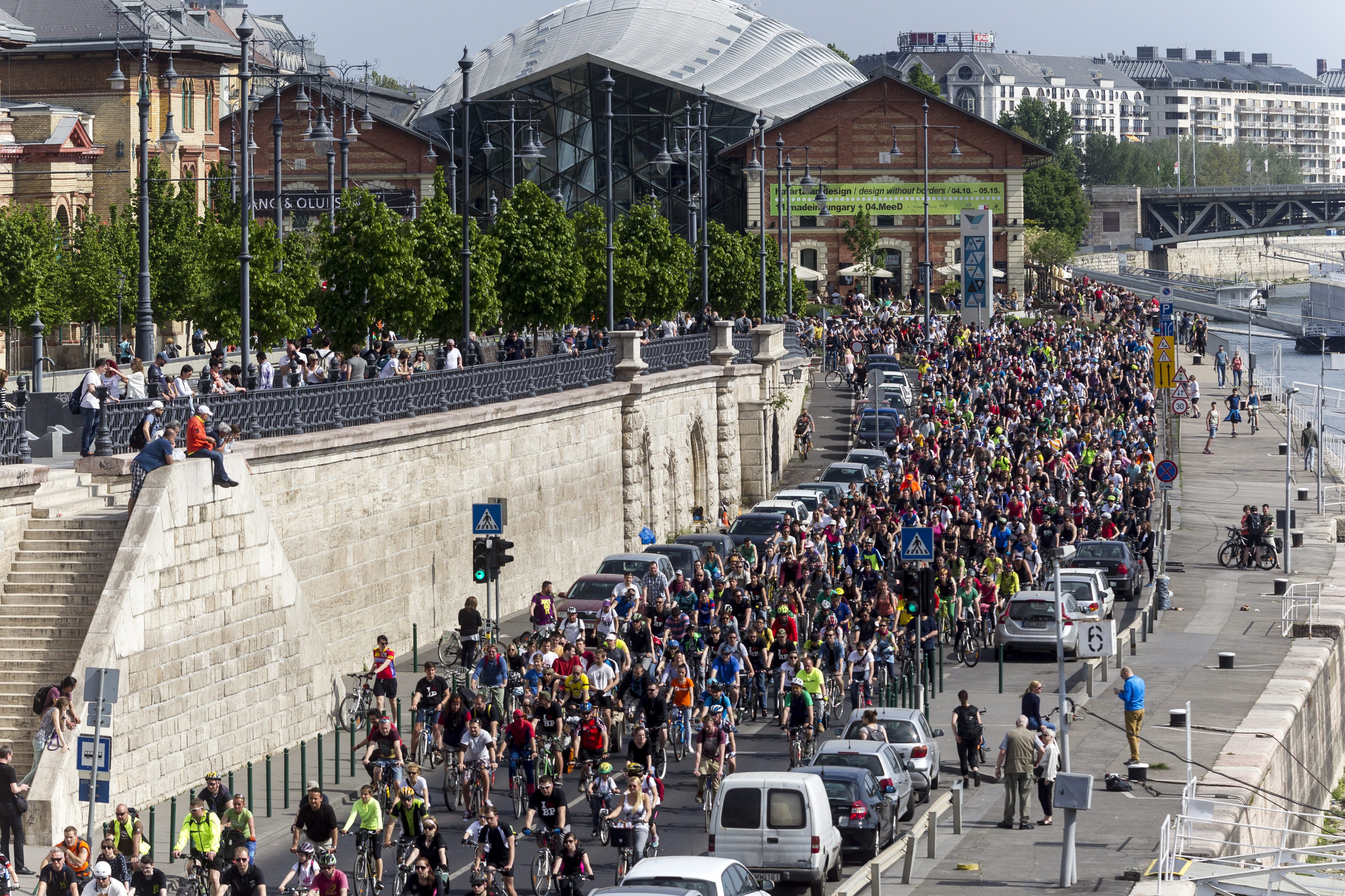 Biciklis felvonulás lesz délután Budapesten
