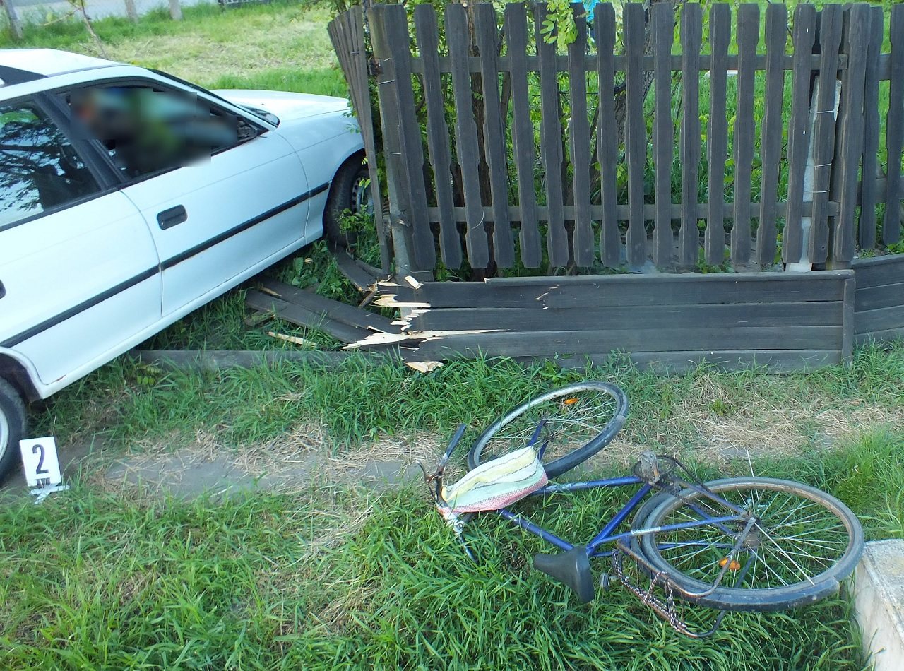 Egy bedrogozott 19 éves gázolt el egy biciklist, és hajtott kerítésnek Derecskén