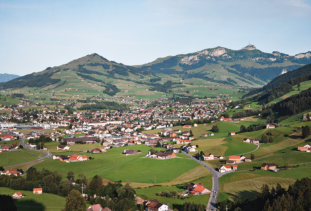 Miért lakik ennyi magyar ebben a festői svájci kisvárosban?