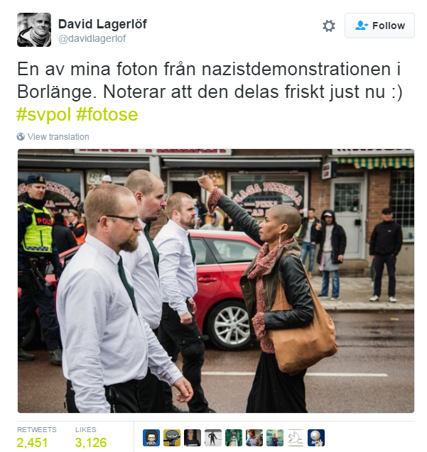 Világhírű lett a fotó, amin egyetlen fekete nő áll szembe több száz neonácival Svédországban
