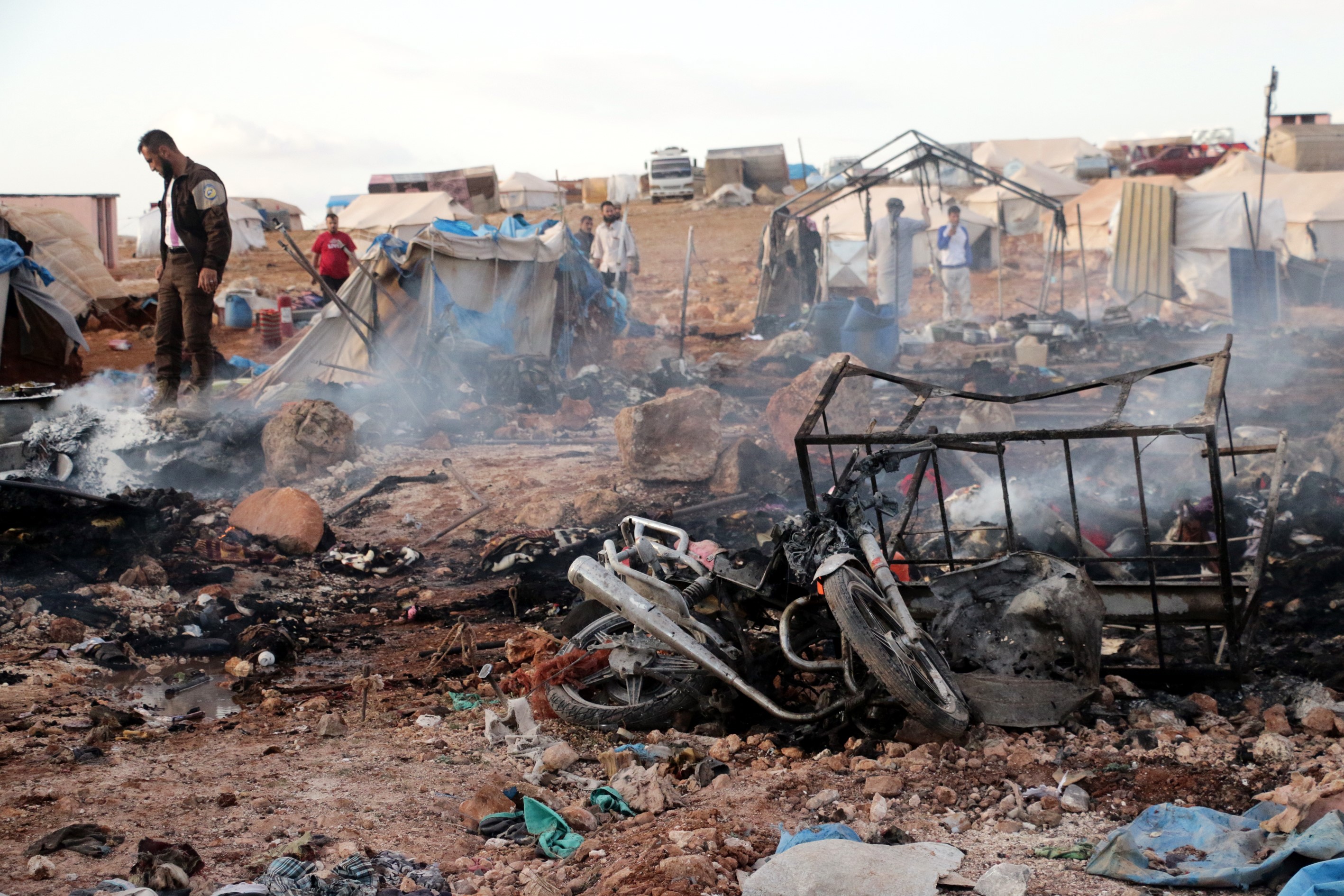 Lebombáztak egy menekülttábort Szíriában