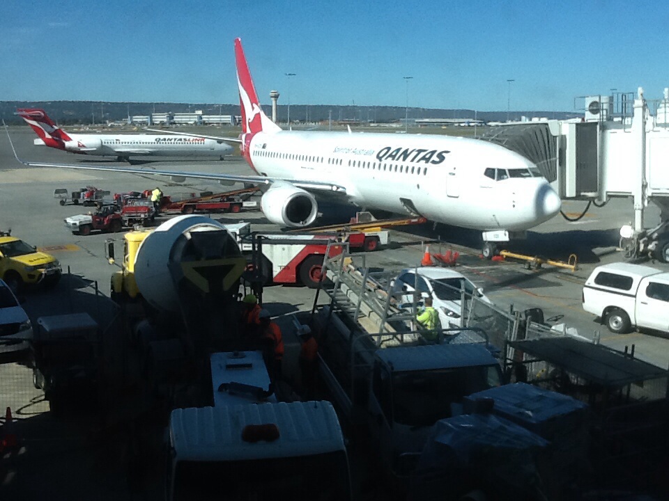 Órákat vesztegelt egy ausztrál utasszállító, mert valaki a „Bomba” nevet adta a wifijének