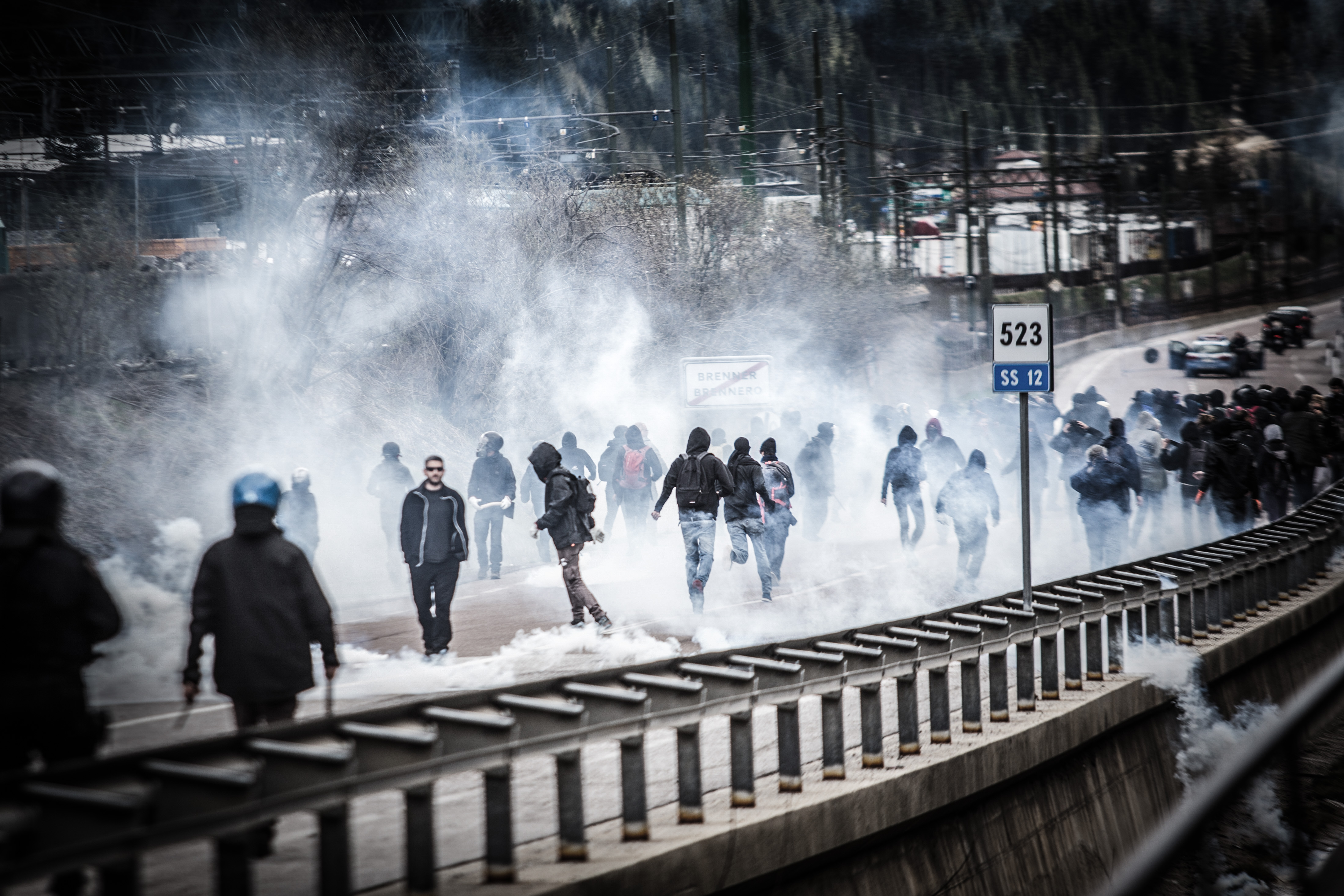 Erőszakba fulladt az osztrák kerítés elleni tüntetés Olaszországban