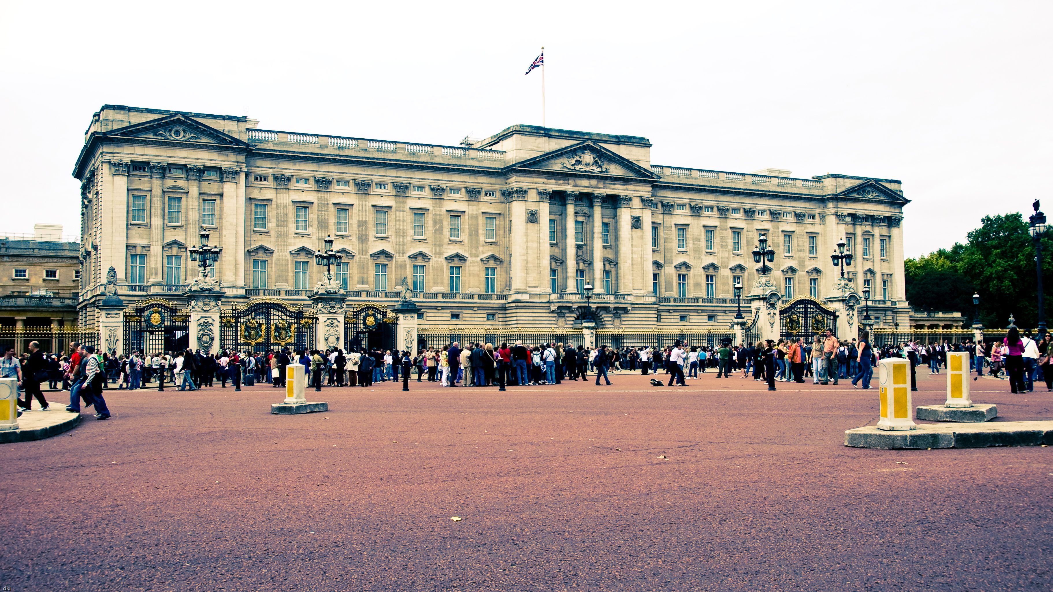 Egy férfi megpróbált bemászni a Buckingham-palotába